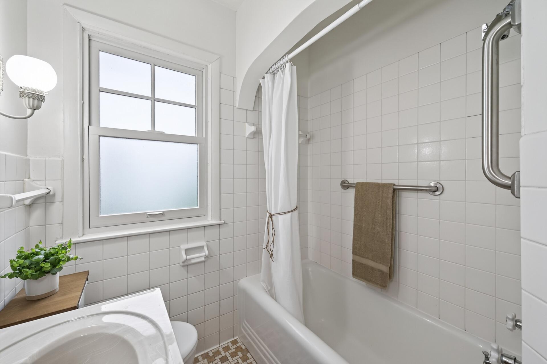 3028 E Minnehaha Parkway Property Photo 16
