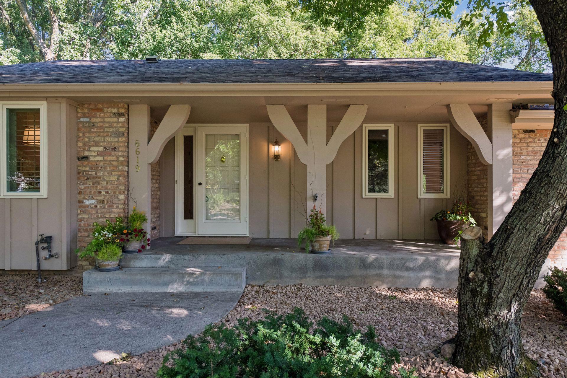 6619 Londonderry Drive Property Photo 3