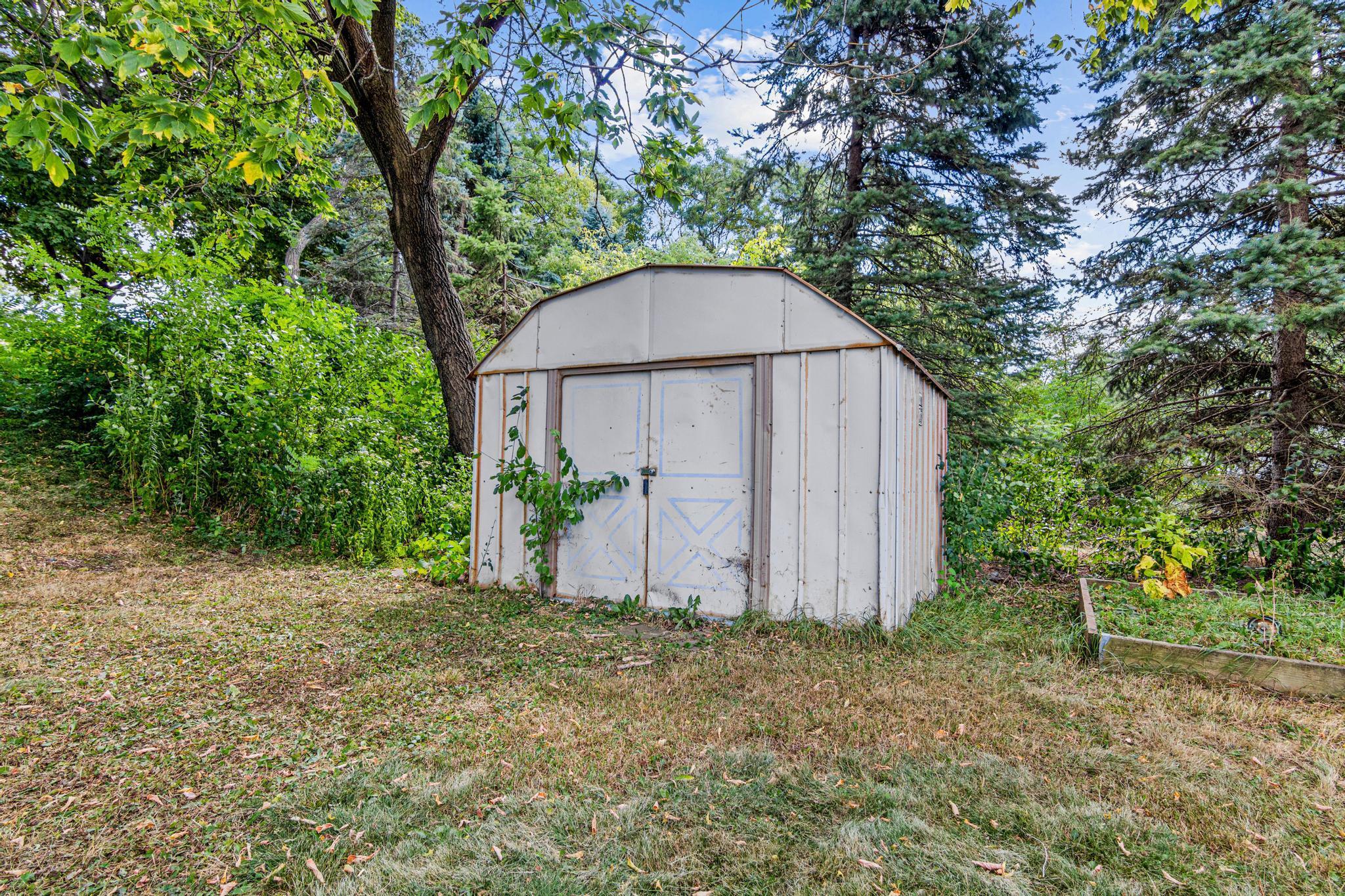 1976 Radatz Avenue Property Photo 28