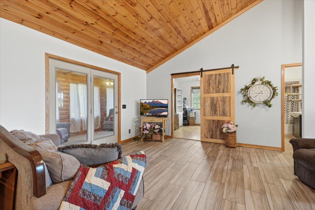 1661 315th Avenue Property Photo 6