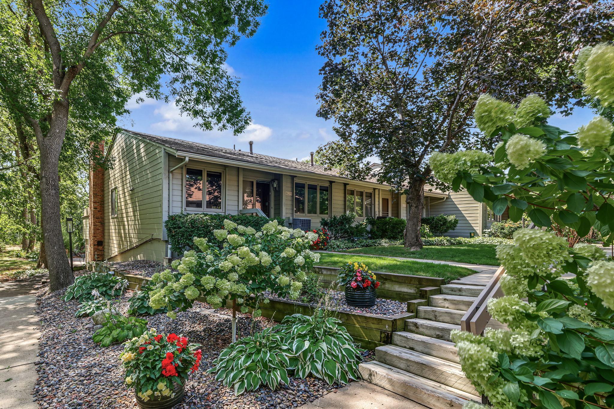 10275 Scarborough Road Property Photo 1