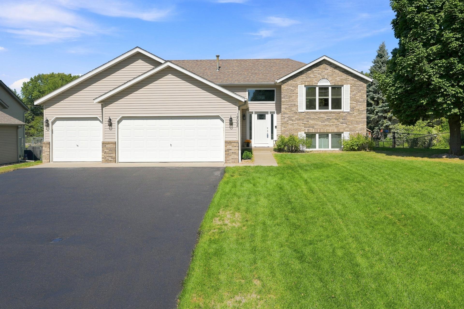 19068 Enchanted Way Property Photo 1