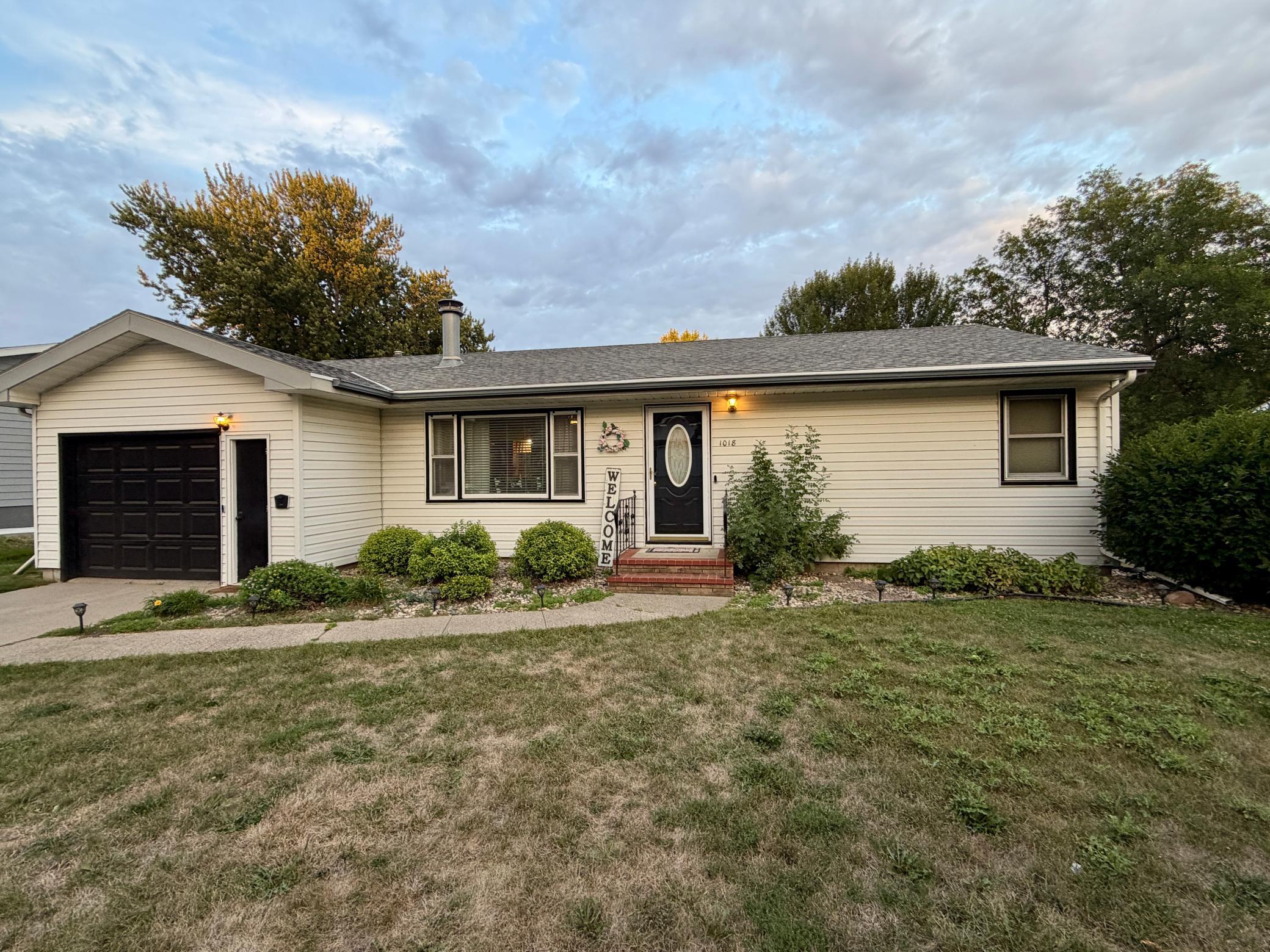 1018 N Elm Street Property Photo 1