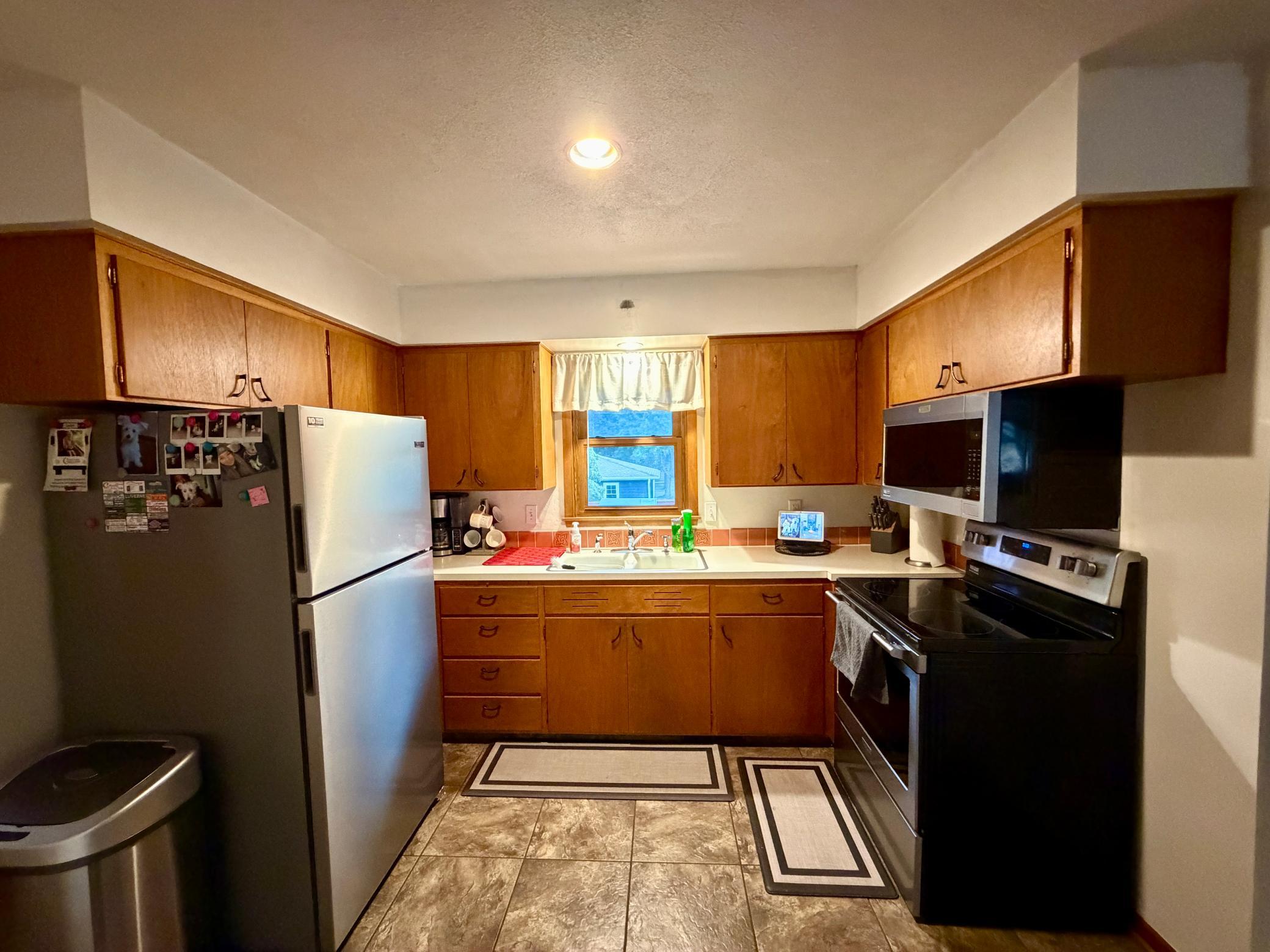 1018 N Elm Street Property Photo 2
