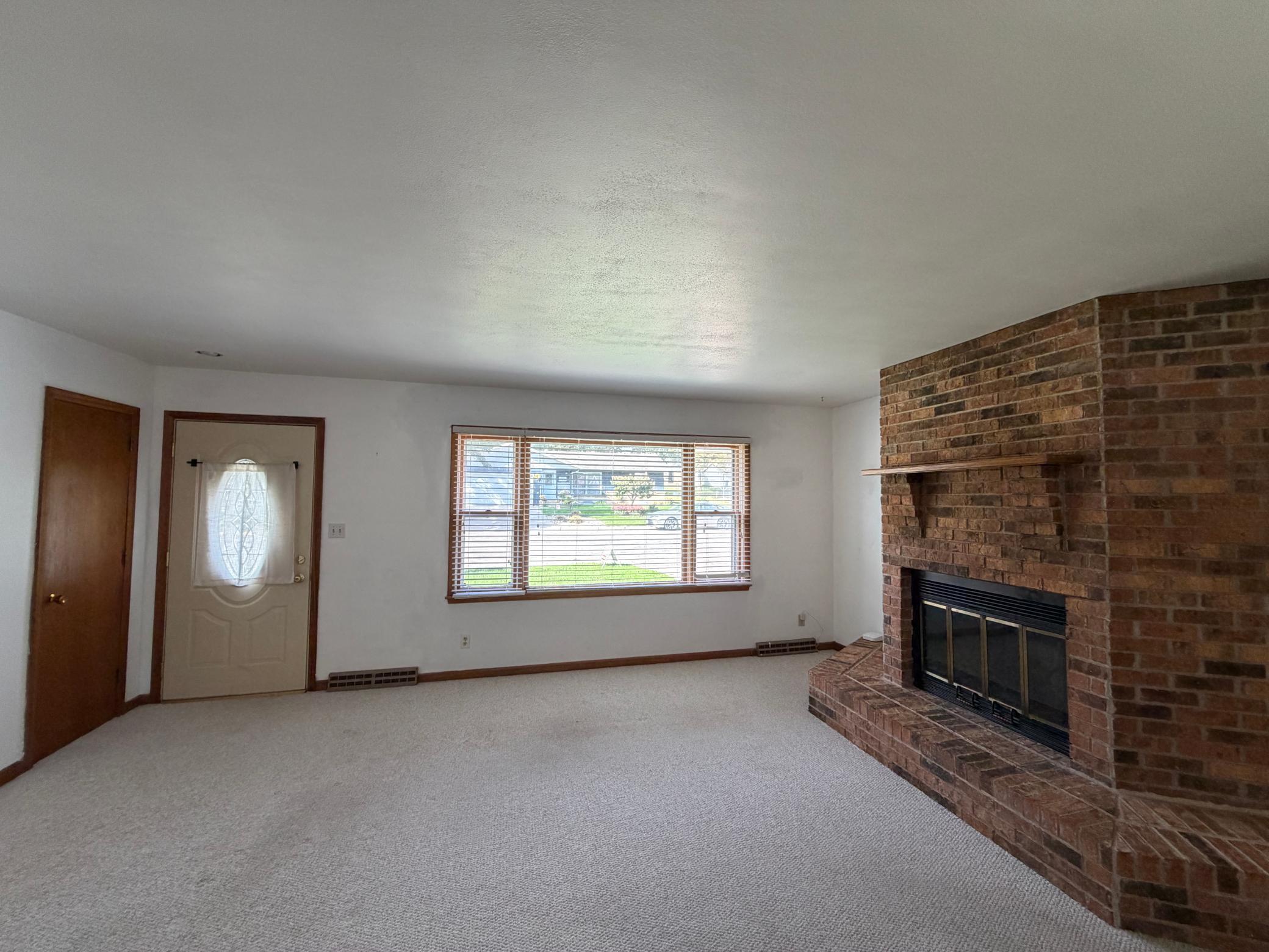 1018 N Elm Street Property Photo 5
