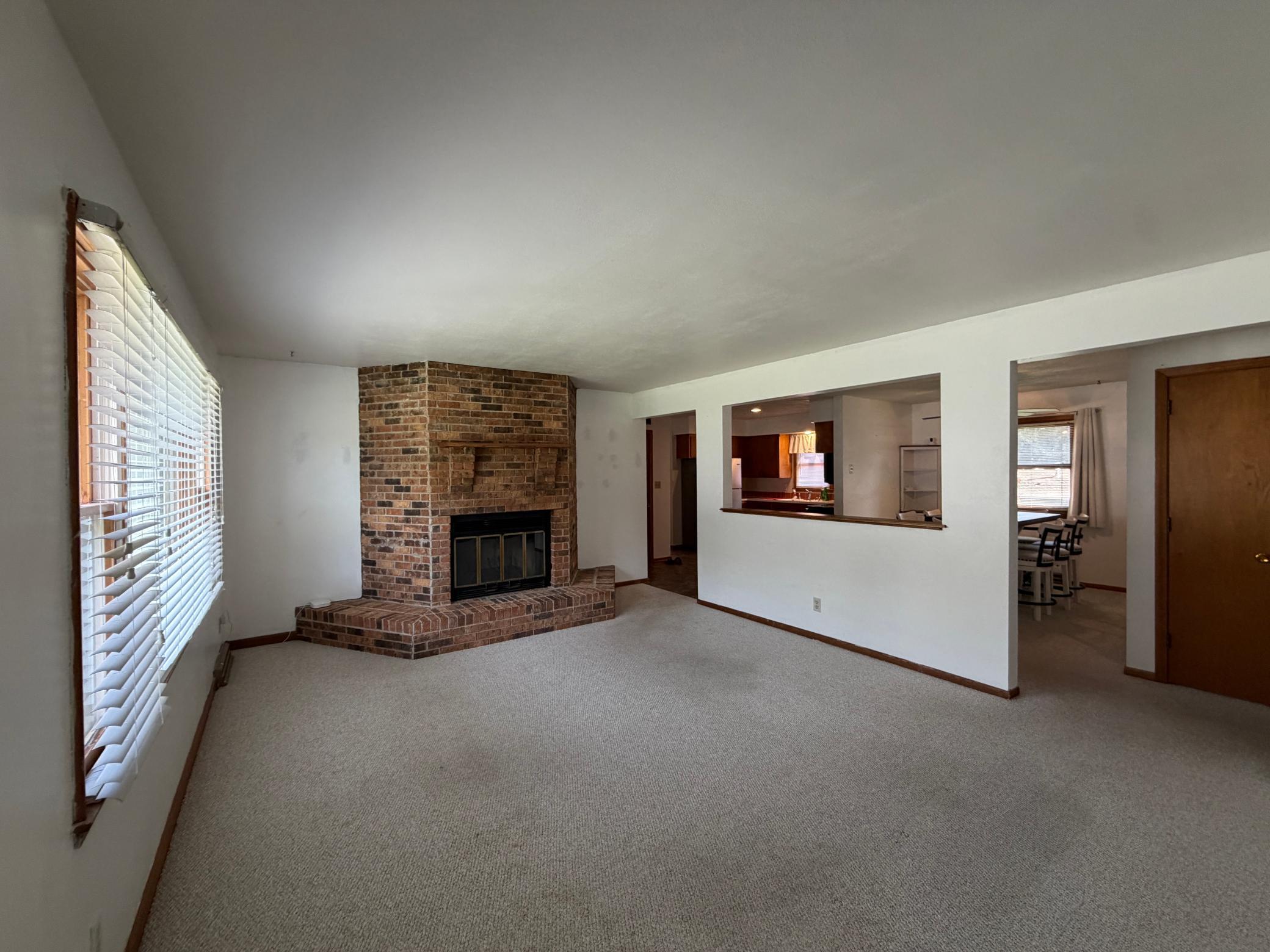 1018 N Elm Street Property Photo 6