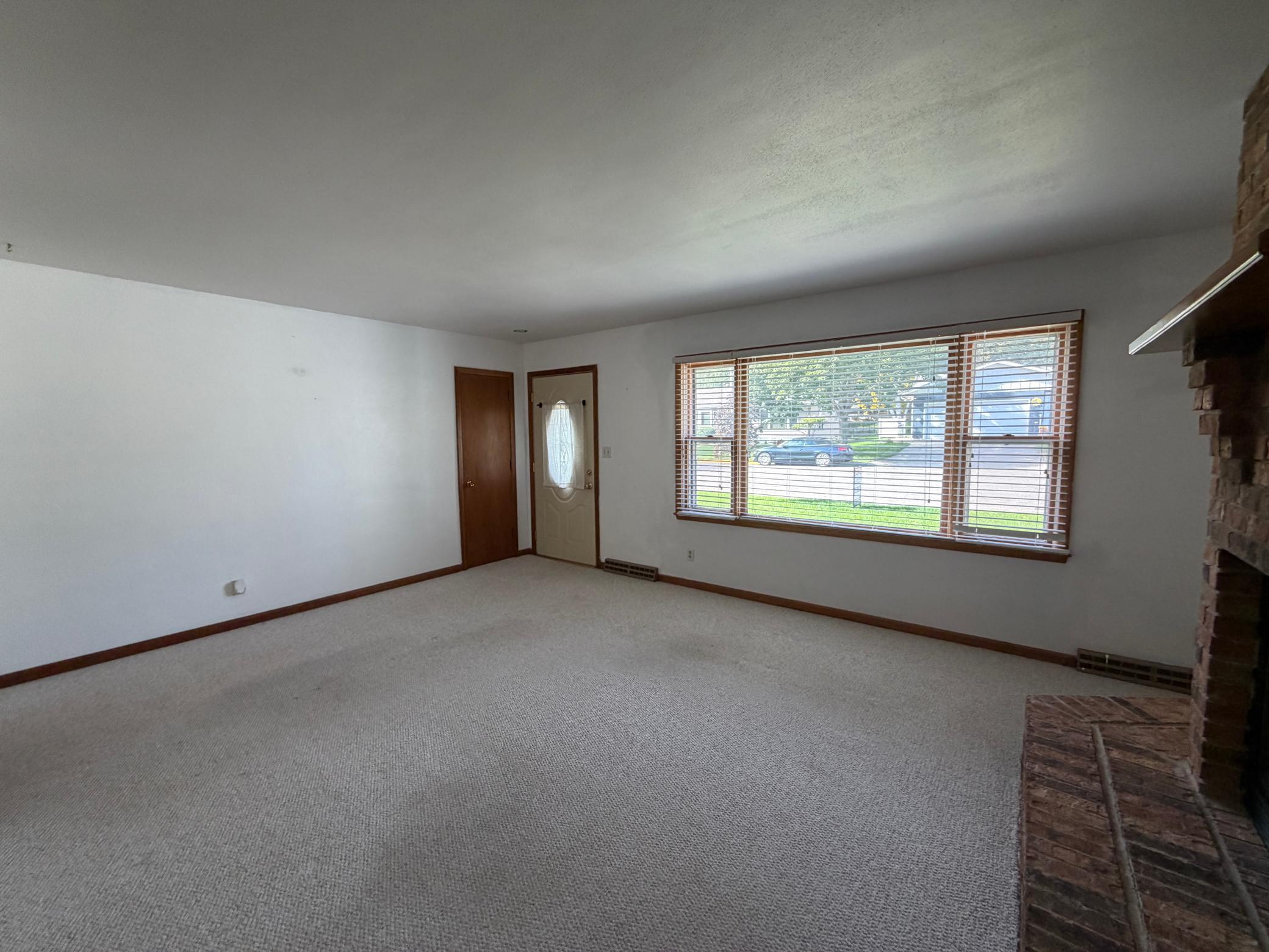 1018 N Elm Street Property Photo 7