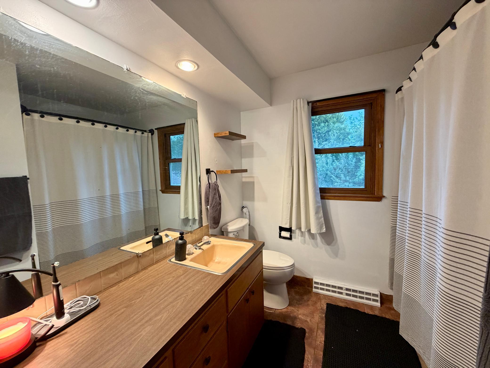 1018 N Elm Street Property Photo 15
