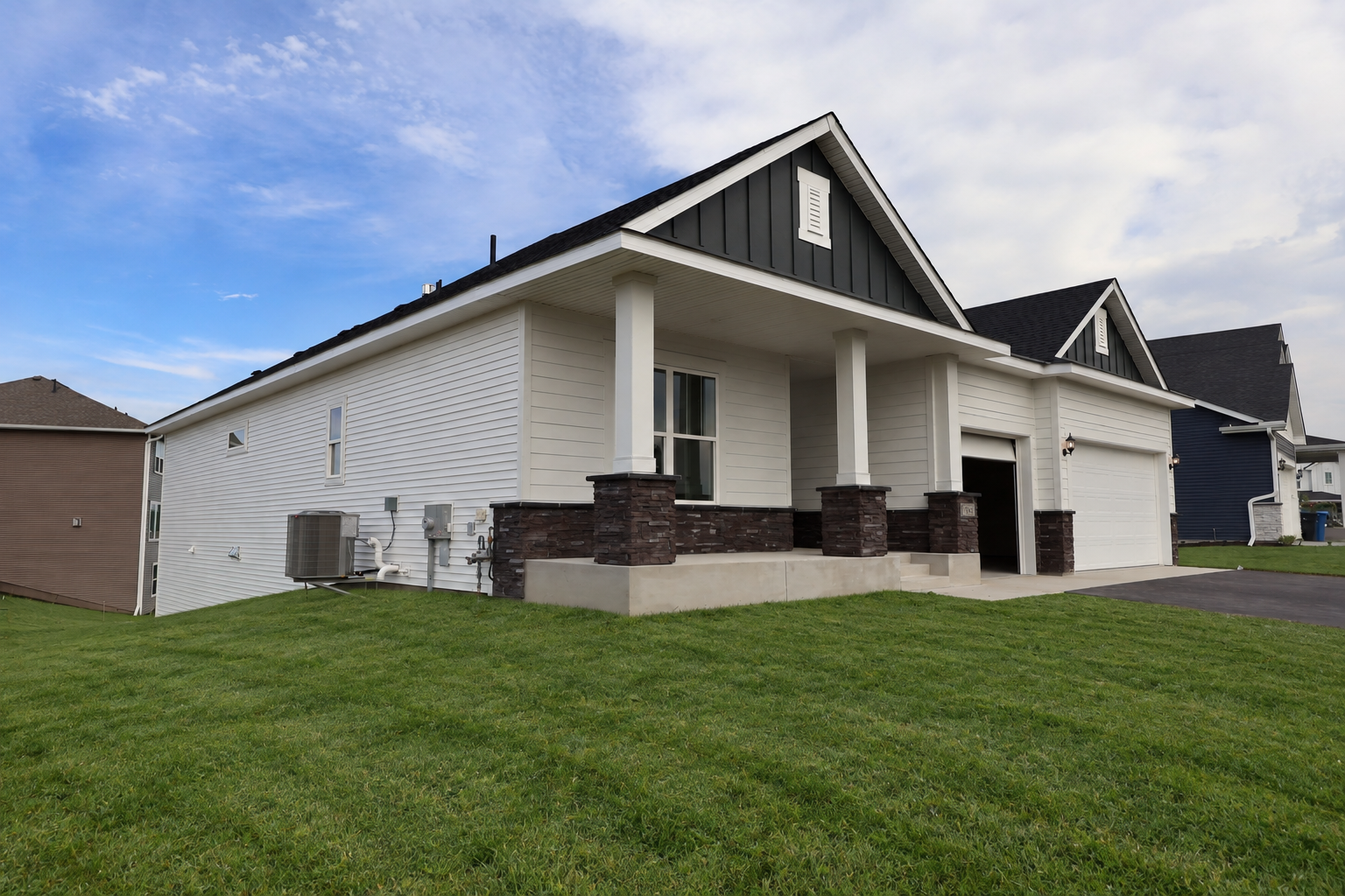 11646 Harbor Circle N Property Photo 1