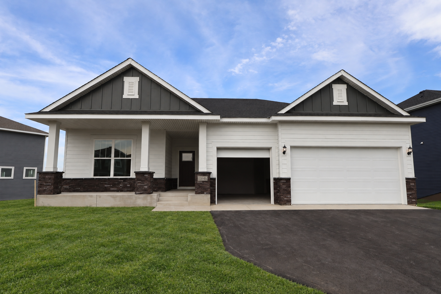 11646 Harbor Circle N Property Photo 2