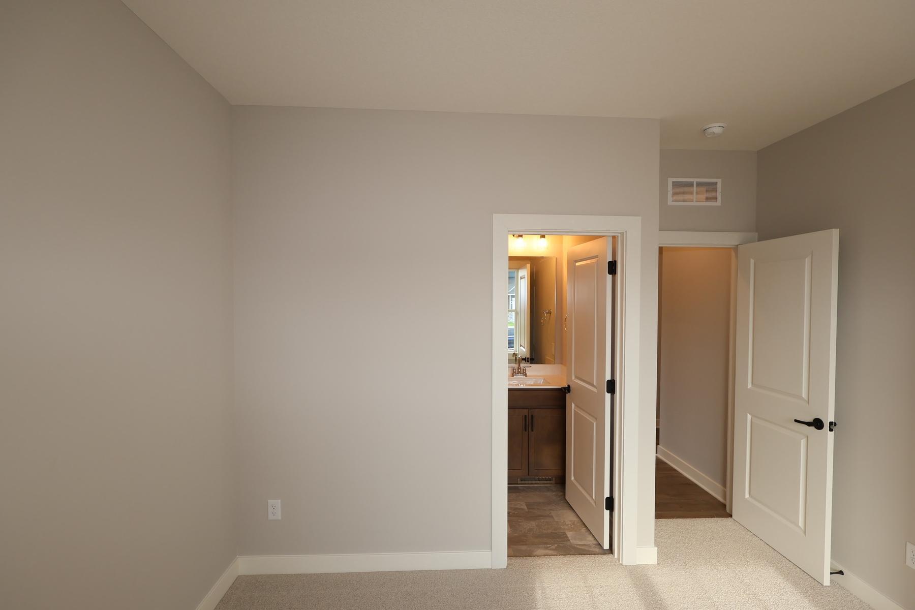 11646 Harbor Circle N Property Photo 7