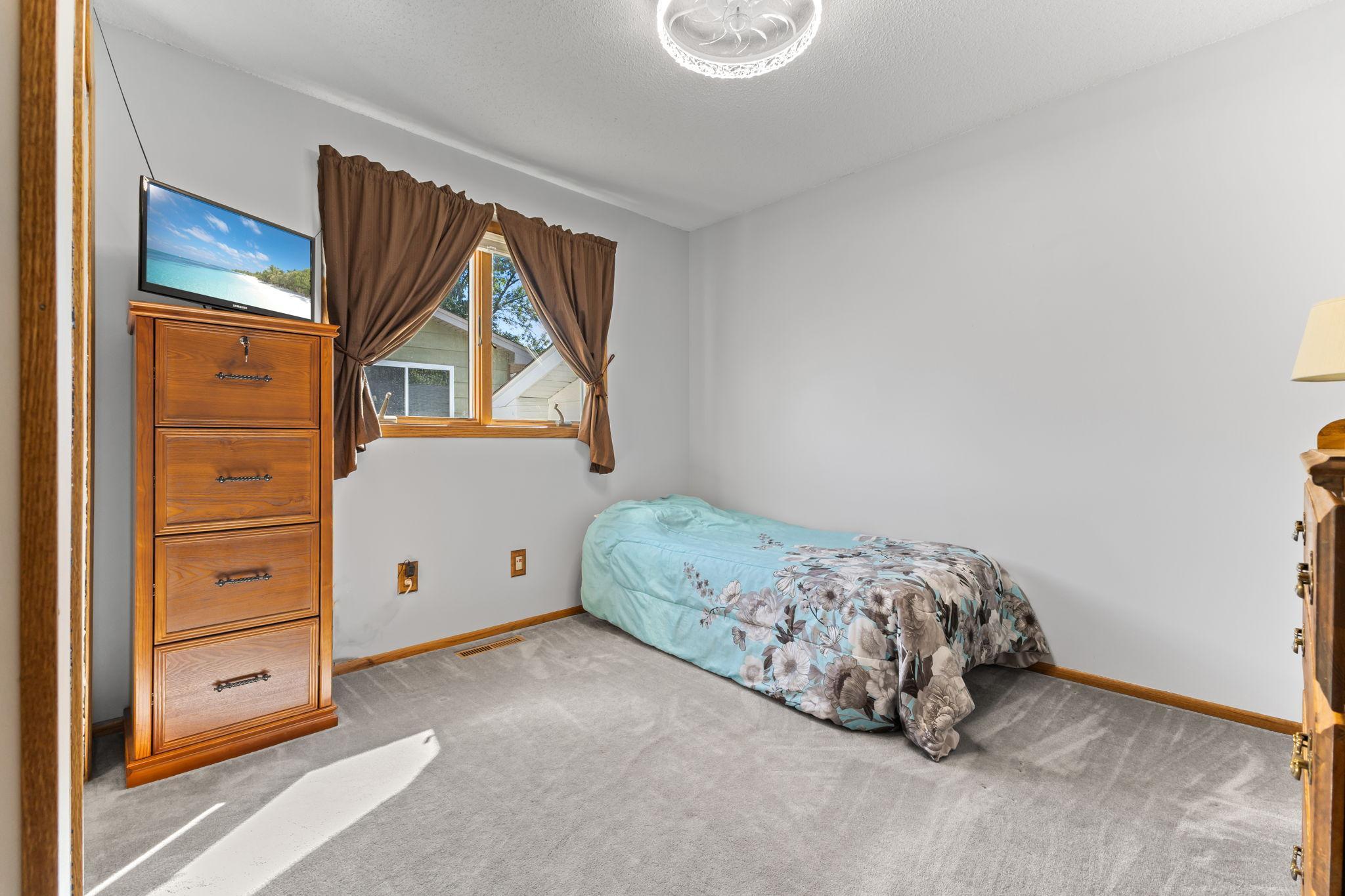 2679 Guthrie Avenue N Property Photo 41