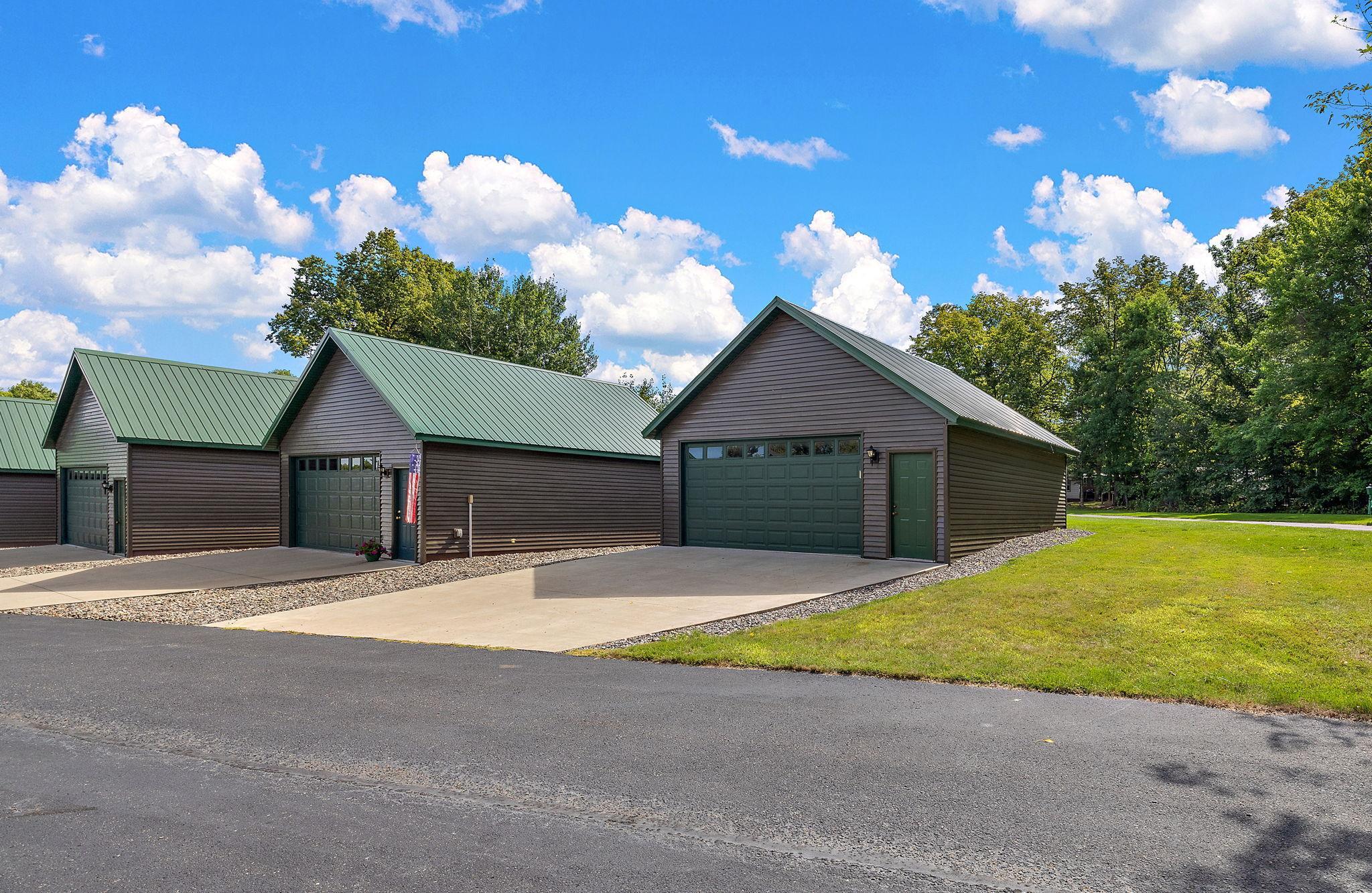 47151 Baffie Bend Property Photo 4
