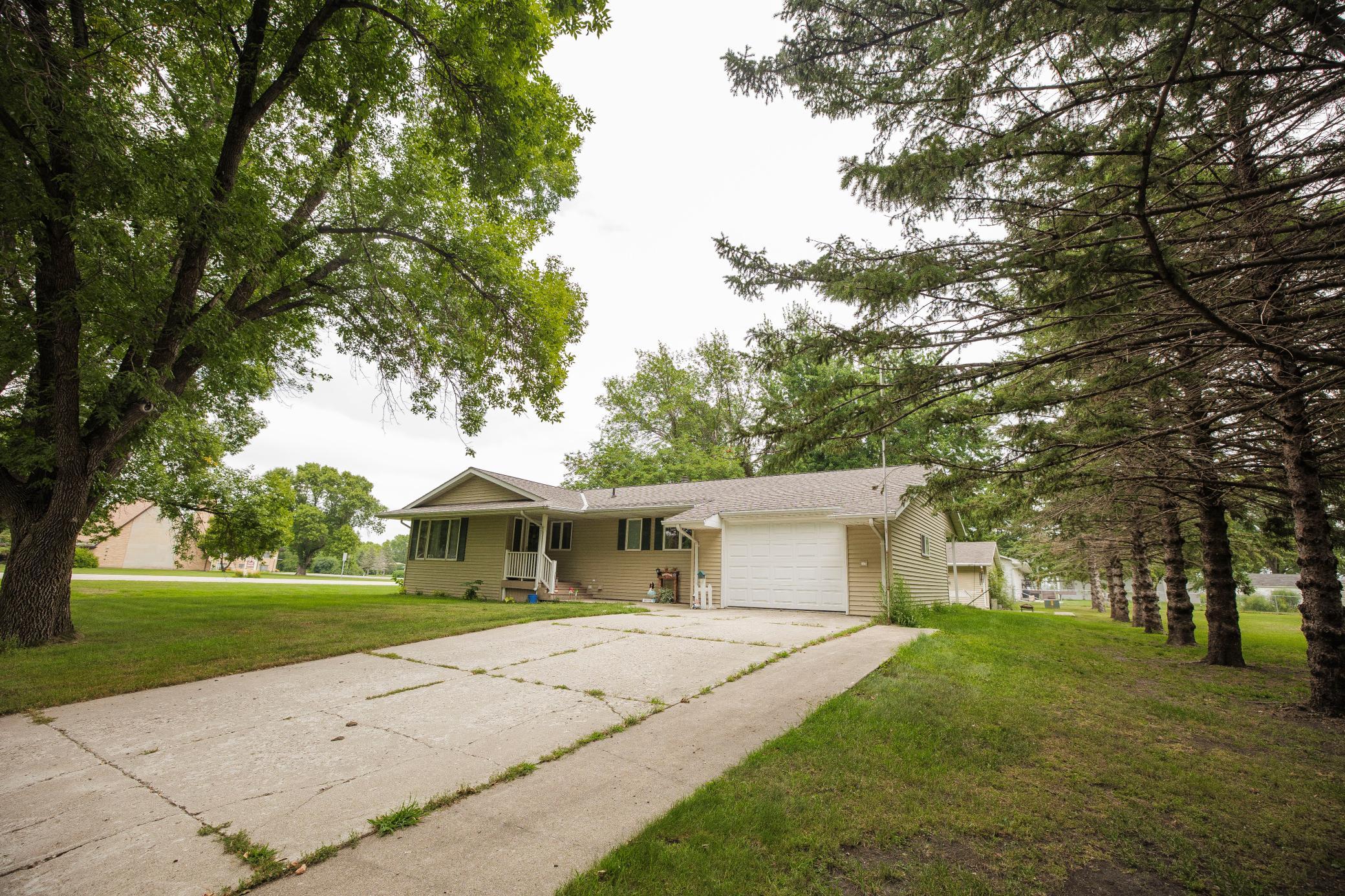 500 2nd Street E Property Photo 2