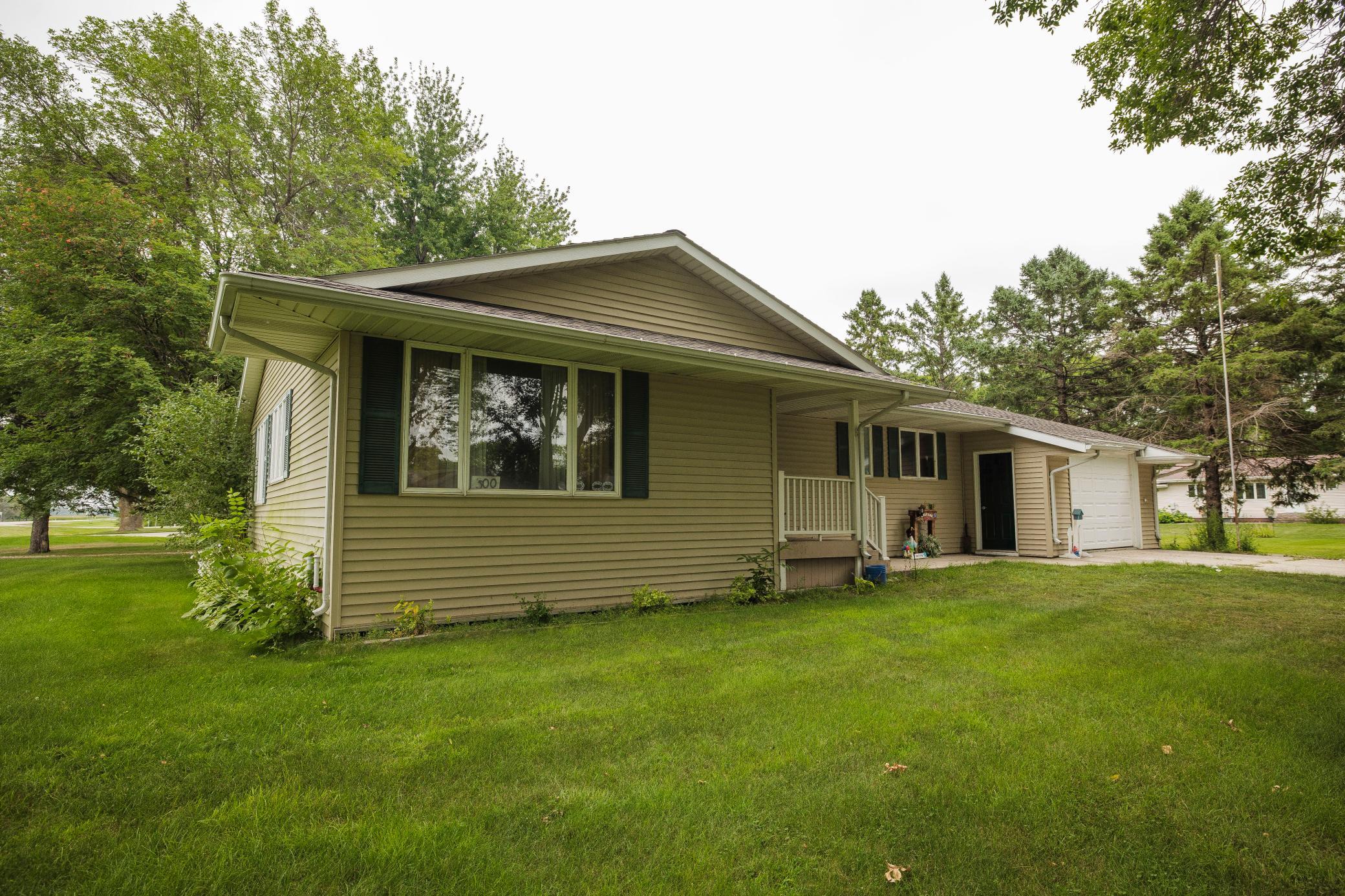 500 2nd Street E Property Photo 4