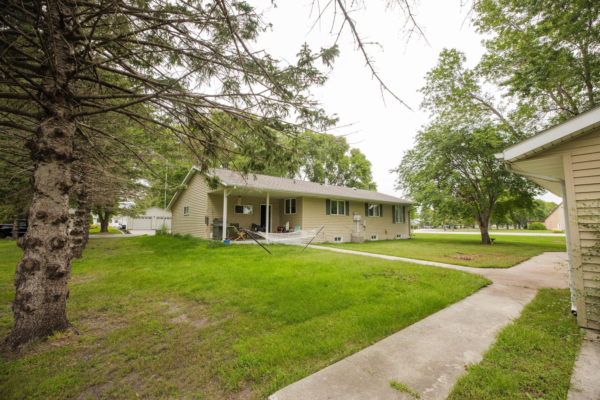 500 2nd Street E Property Photo 6