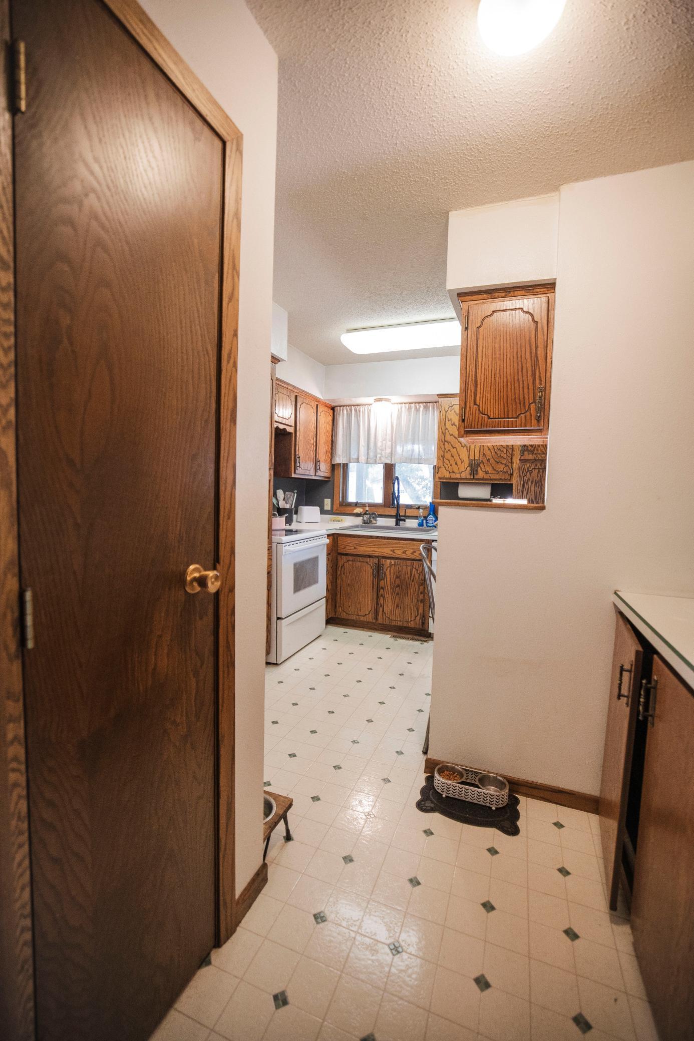 500 2nd Street E Property Photo 28