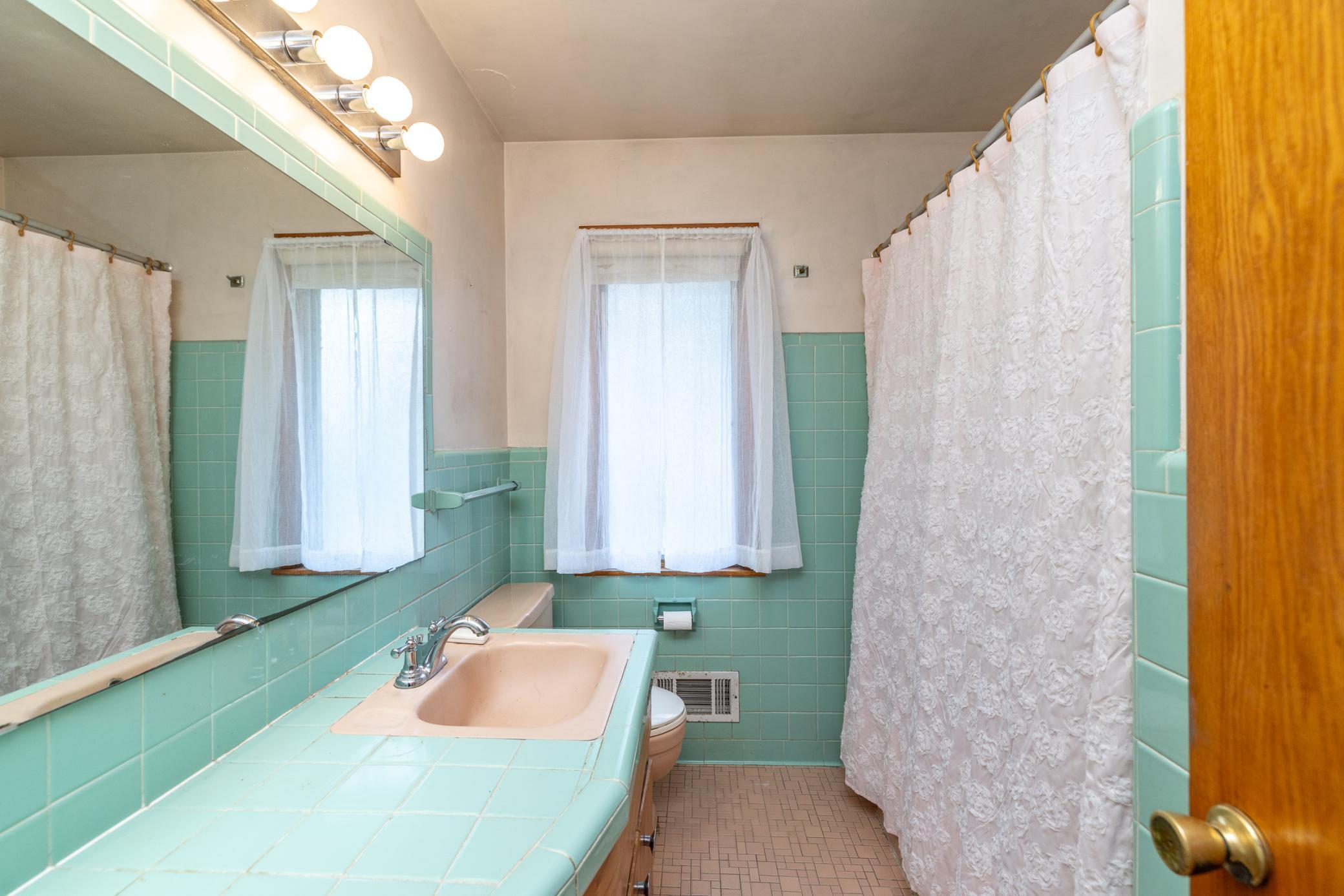 1015 Lafond Avenue Property Photo 18
