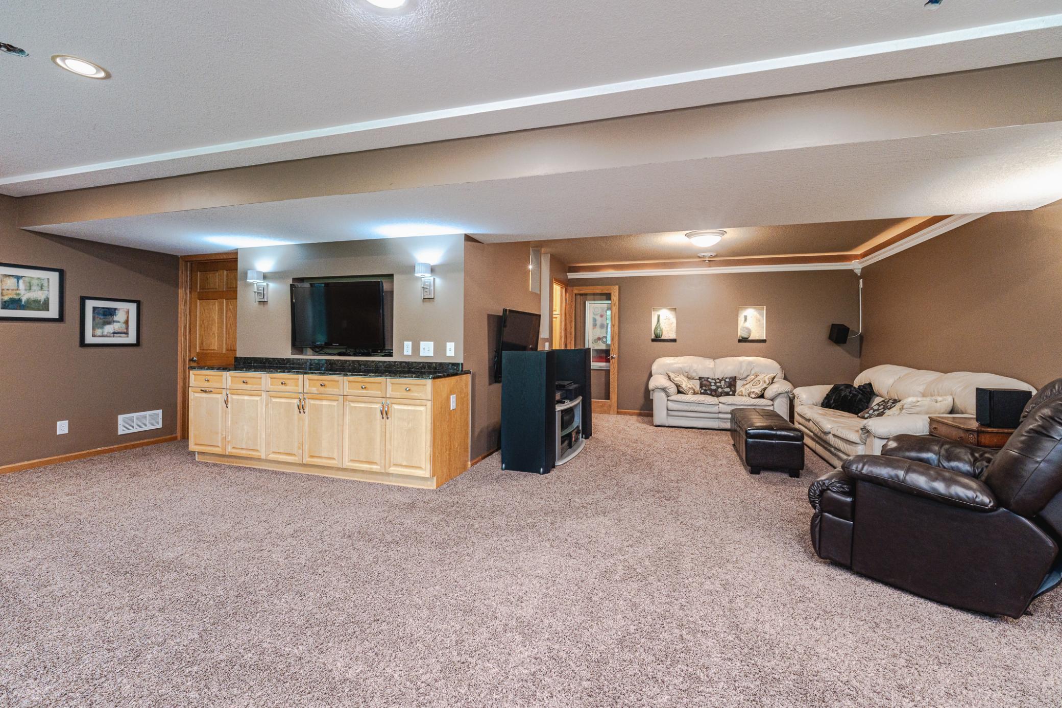 8348 Foxberry Drive Property Photo 44