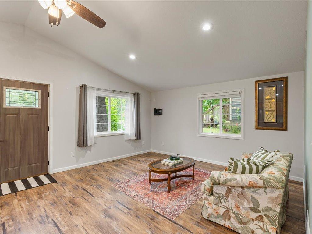 306 5th Street S Property Photo 4