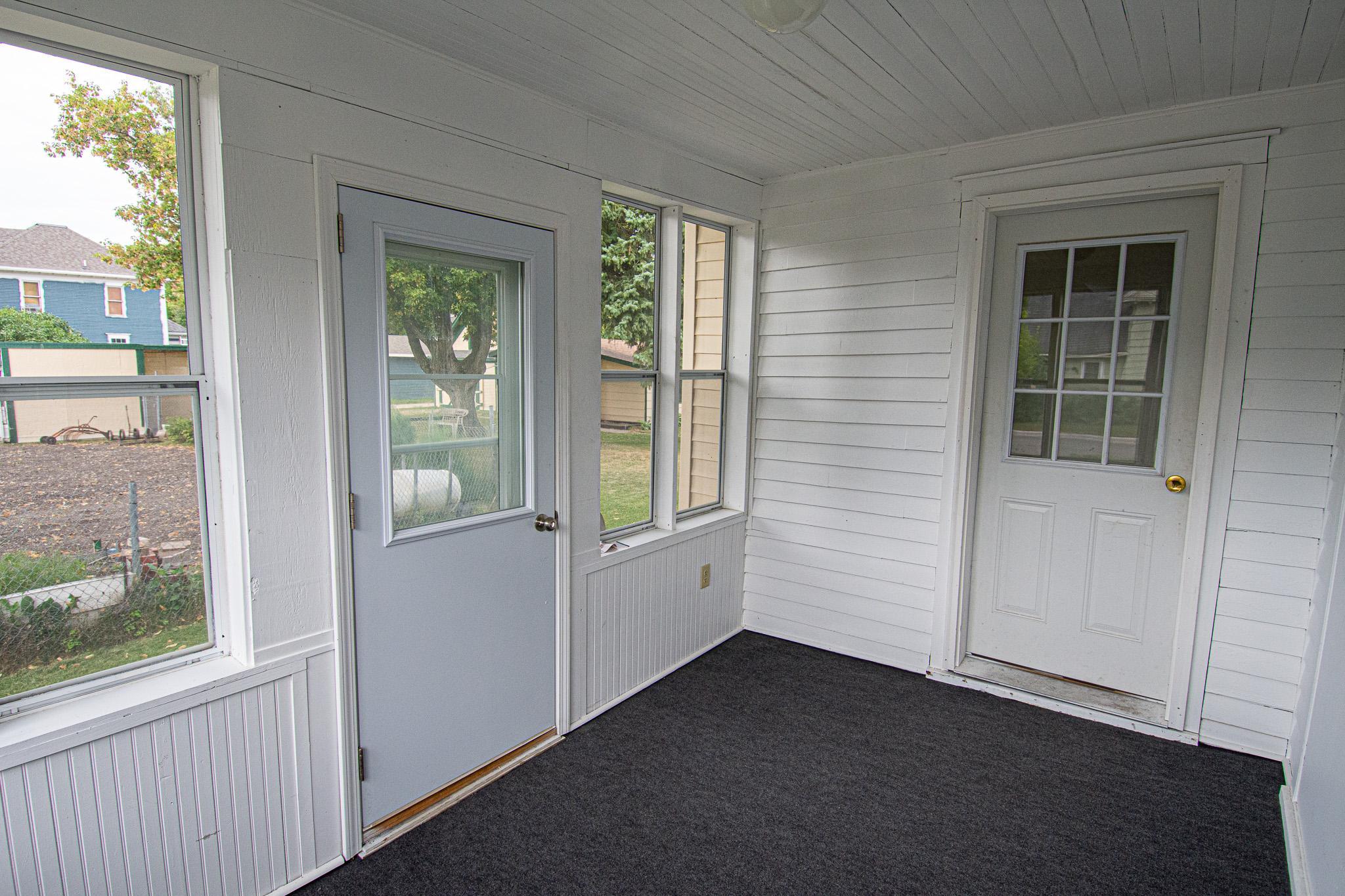 621 1st Street E Property Photo 3