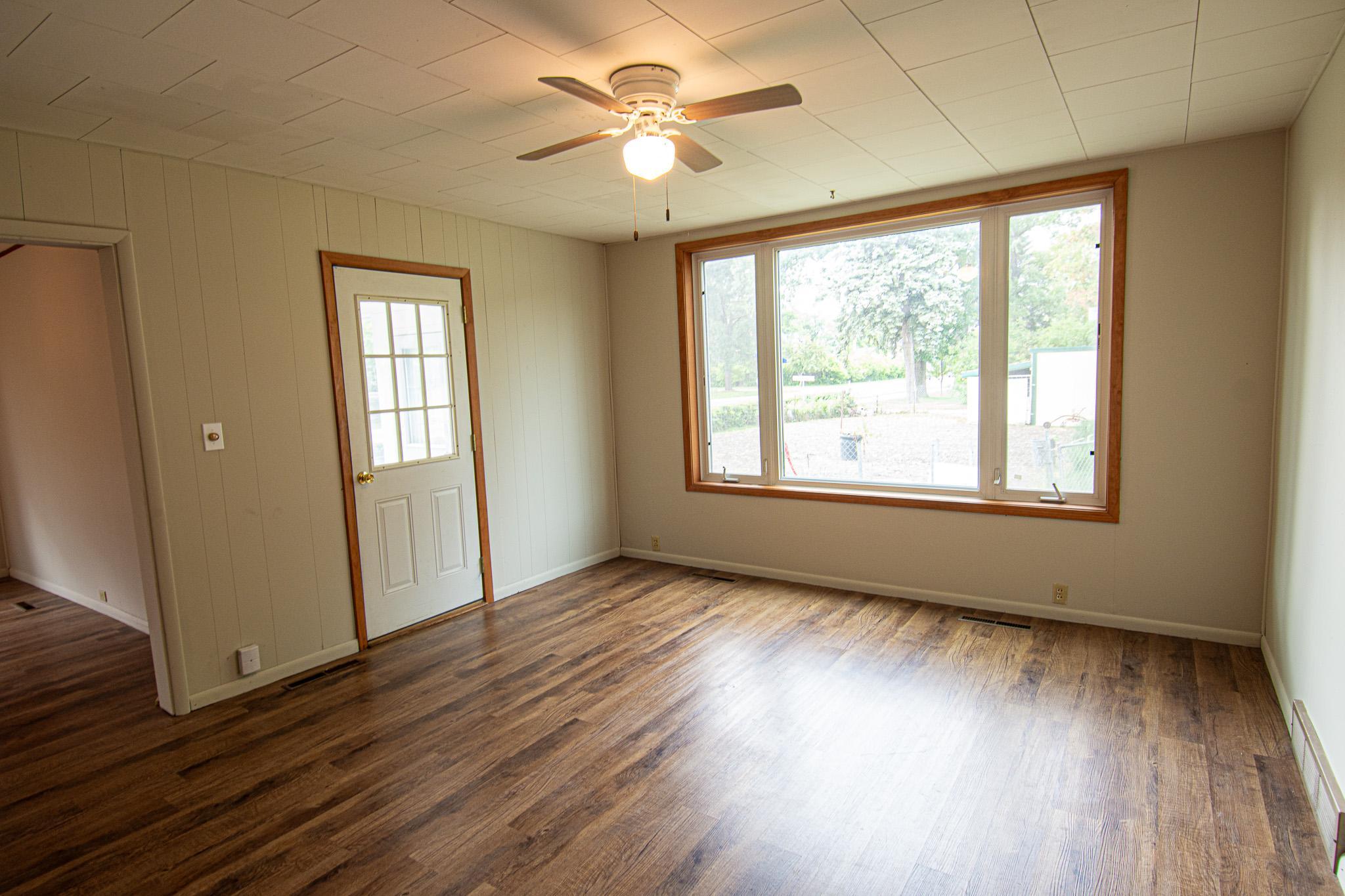 621 1st Street E Property Photo 4