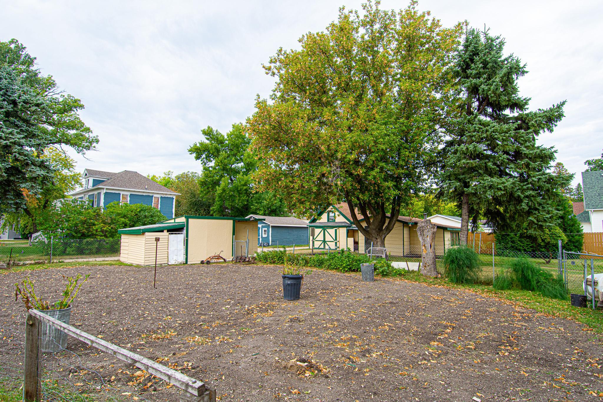 621 1st Street E Property Photo 33