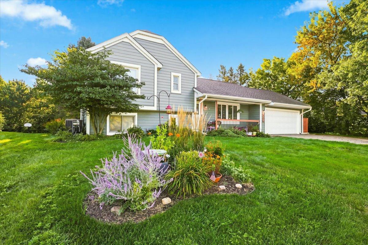 558 Hyde Avenue N Property Photo 1