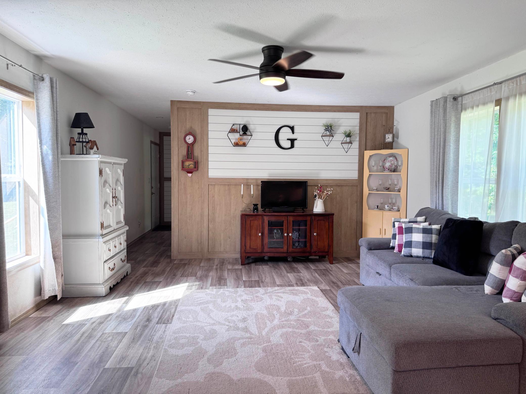 38566 241st Street Property Photo 5