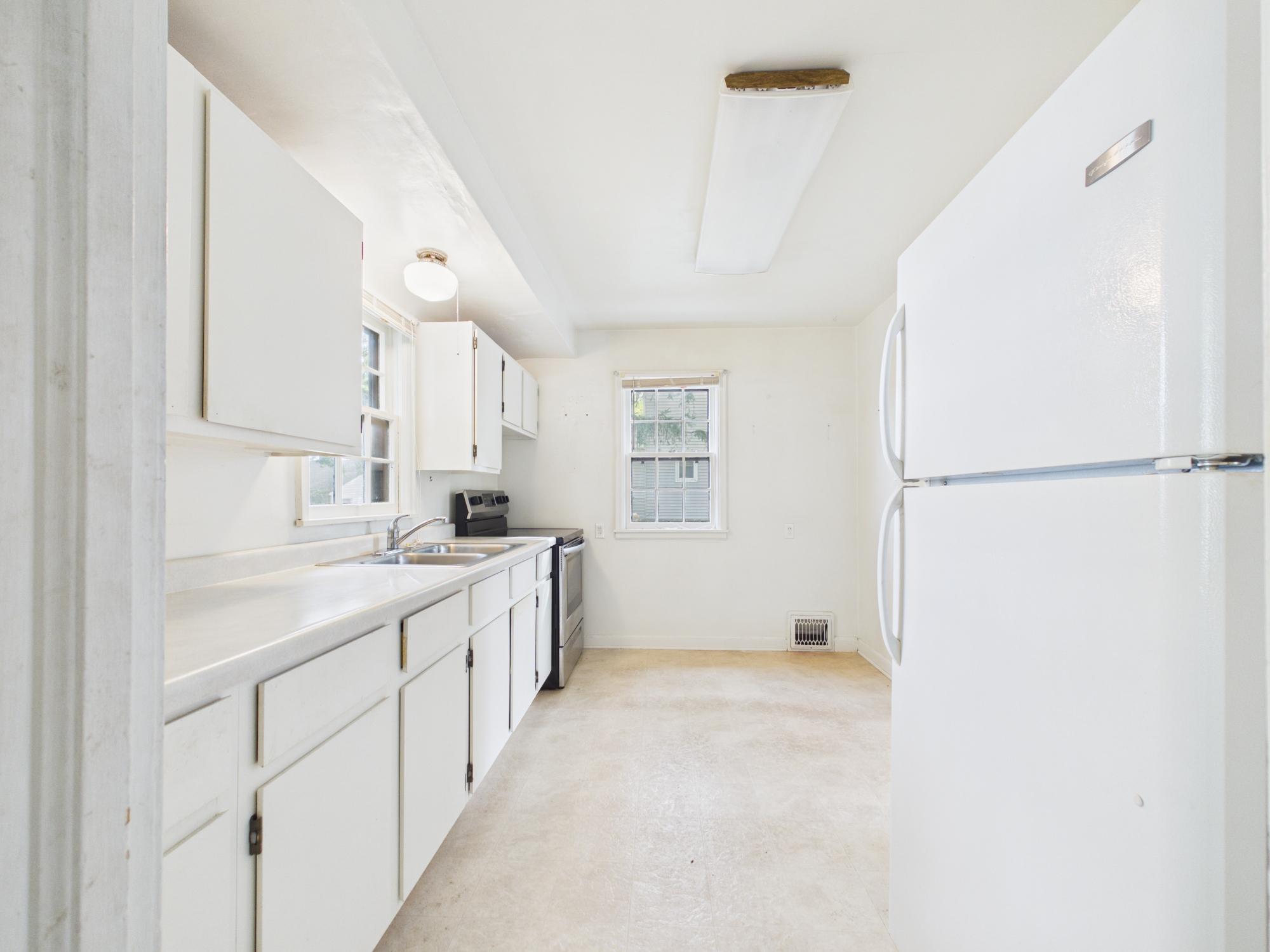 106 E 3rd Street Property Photo 5