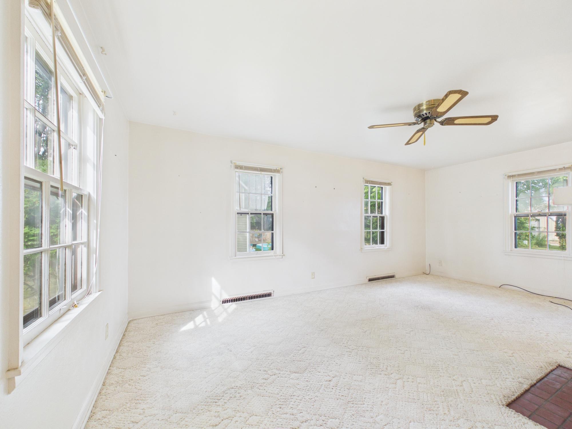 106 E 3rd Street Property Photo 12