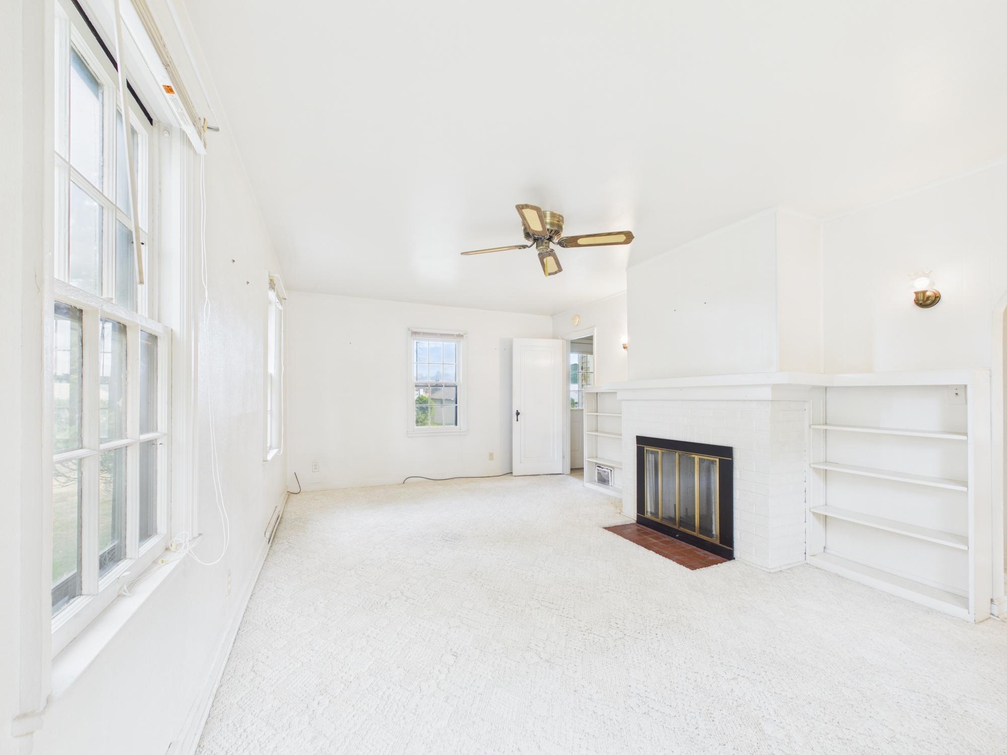 106 E 3rd Street Property Photo 13