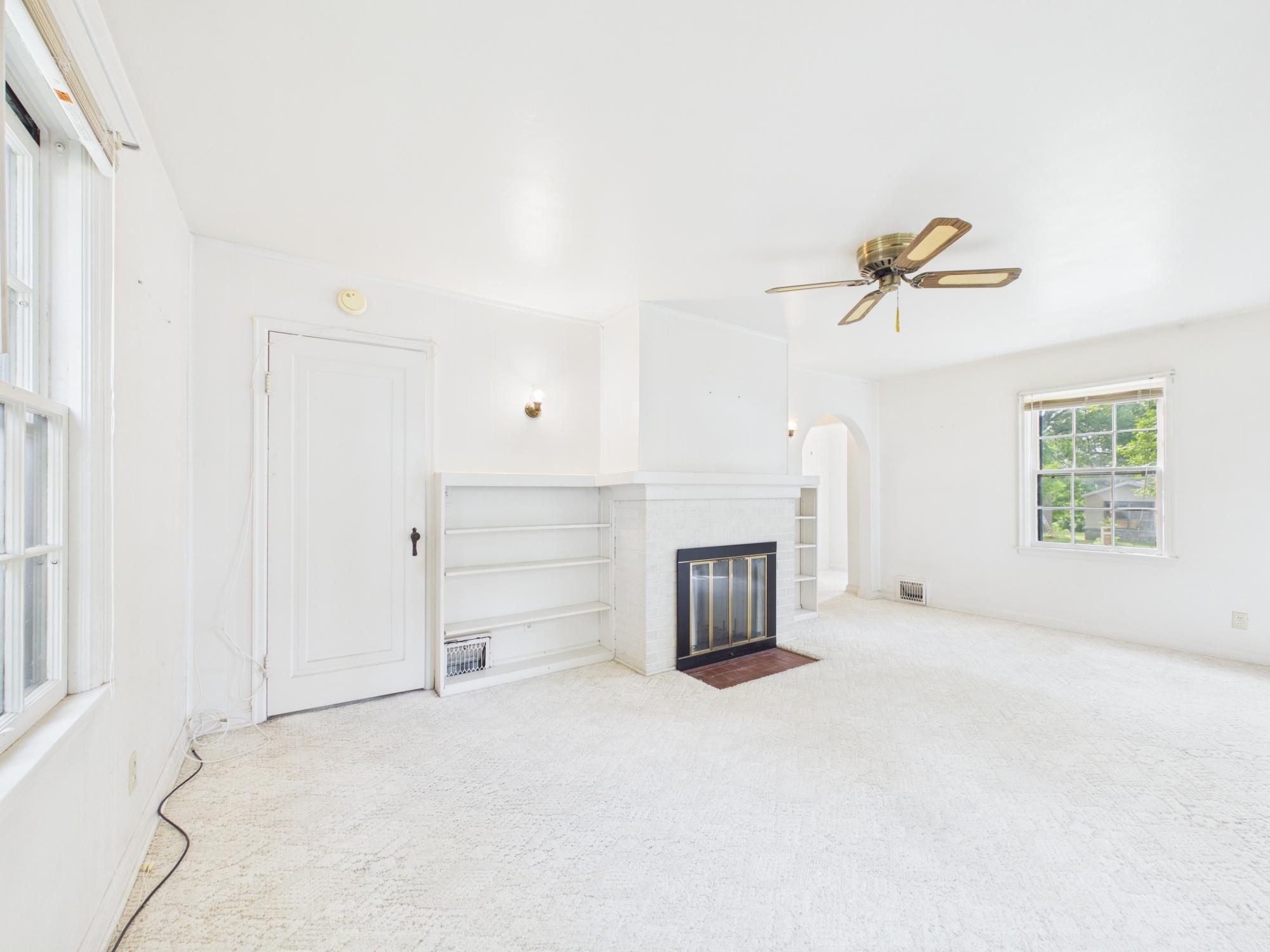 106 E 3rd Street Property Photo 15