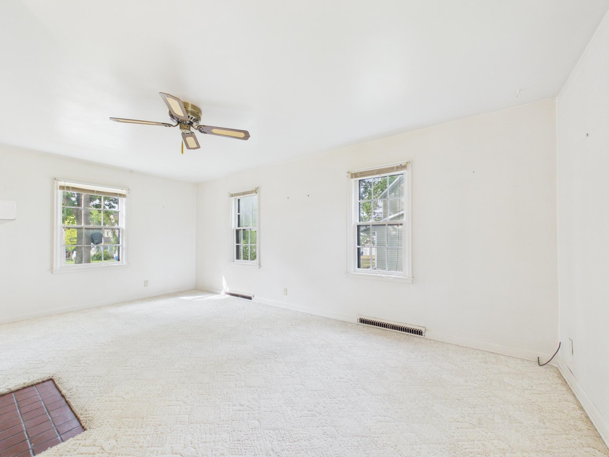 106 E 3rd Street Property Photo 16