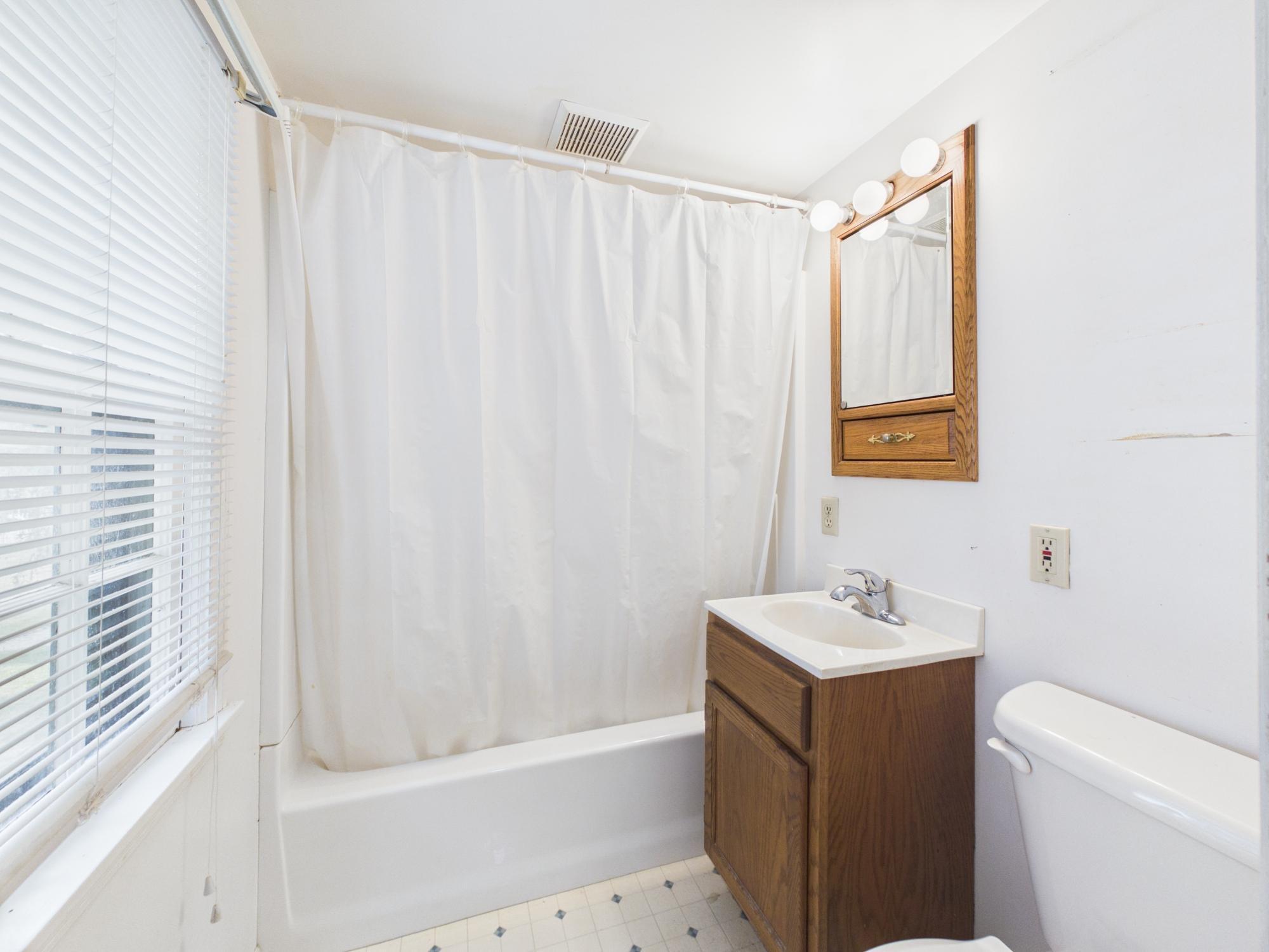 106 E 3rd Street Property Photo 17