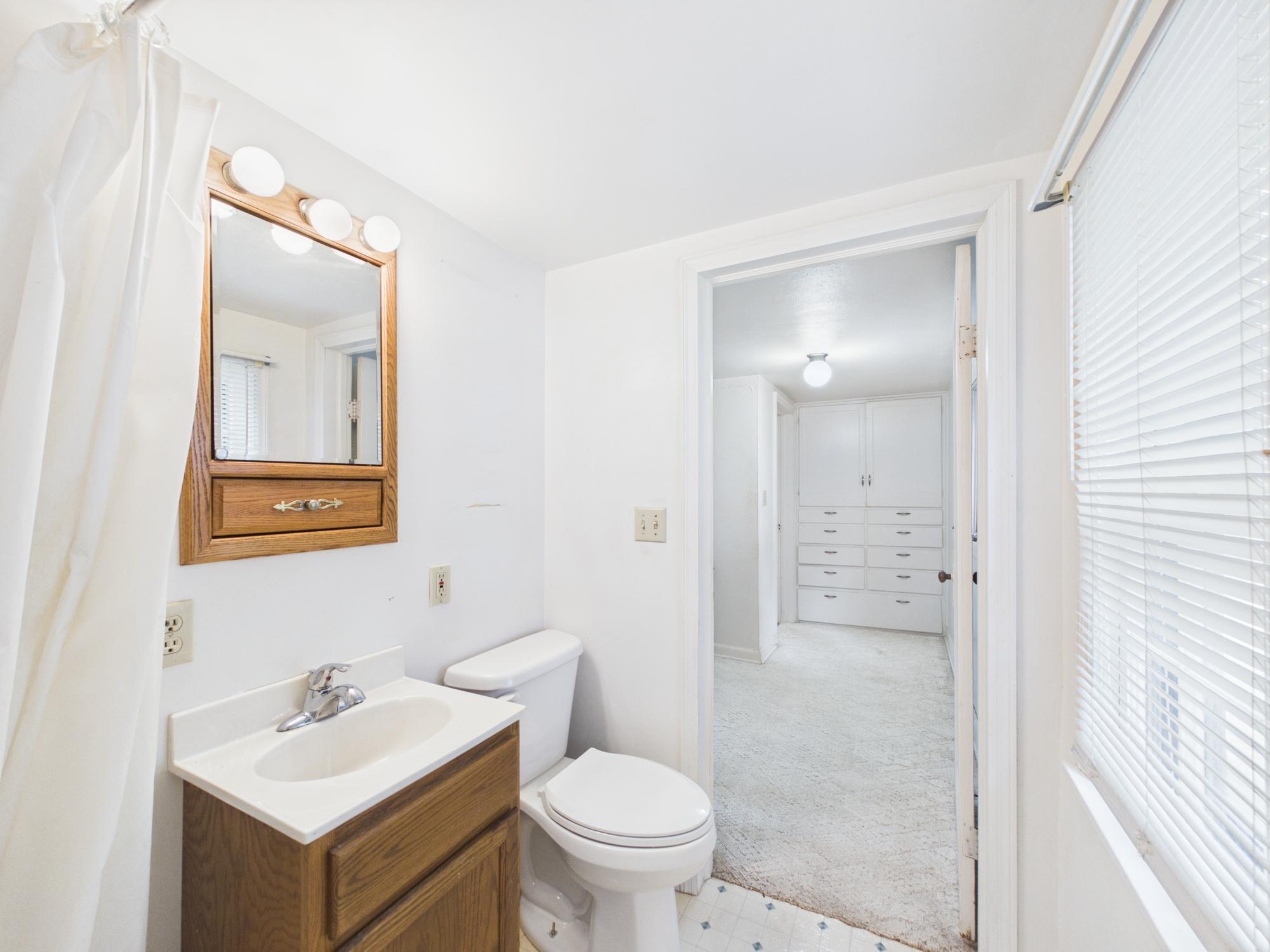 106 E 3rd Street Property Photo 18