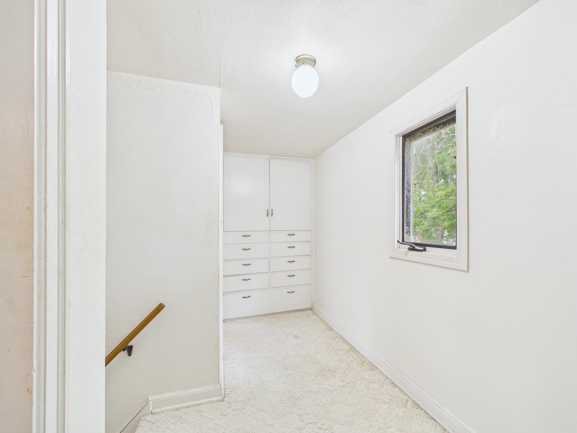 106 E 3rd Street Property Photo 23