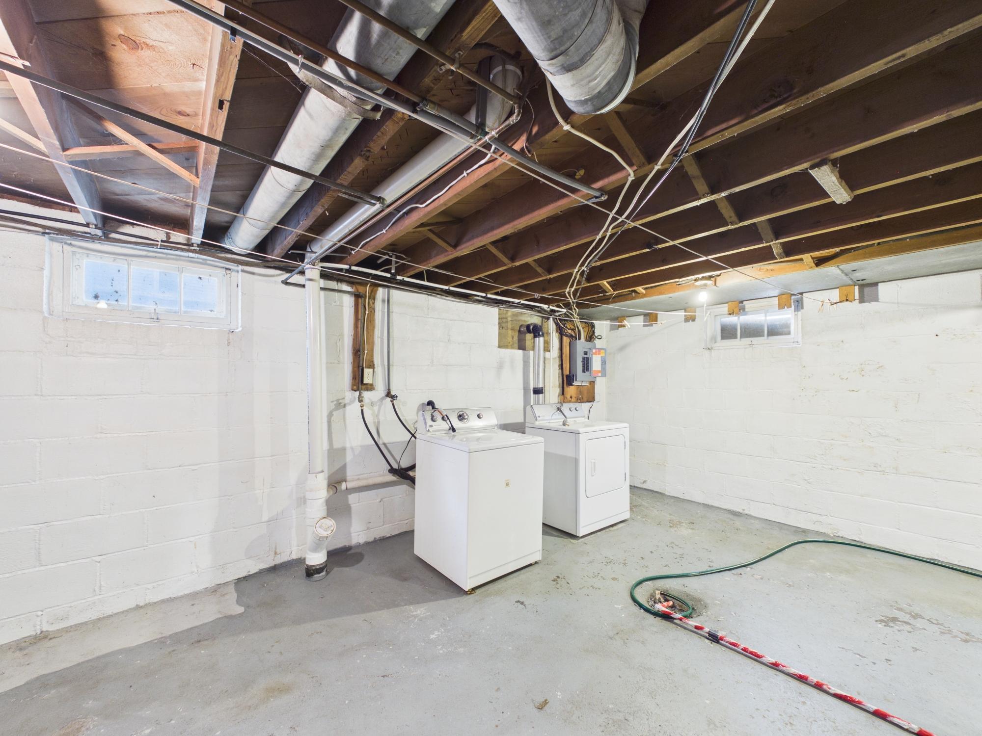 106 E 3rd Street Property Photo 29