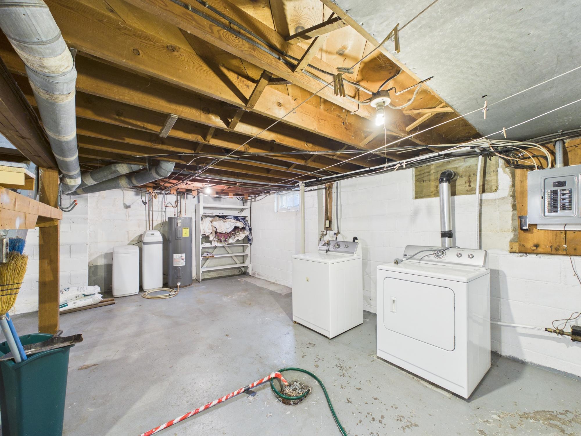 106 E 3rd Street Property Photo 30
