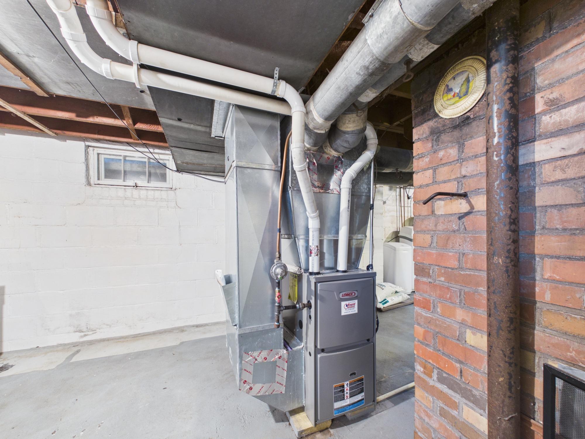 106 E 3rd Street Property Photo 31