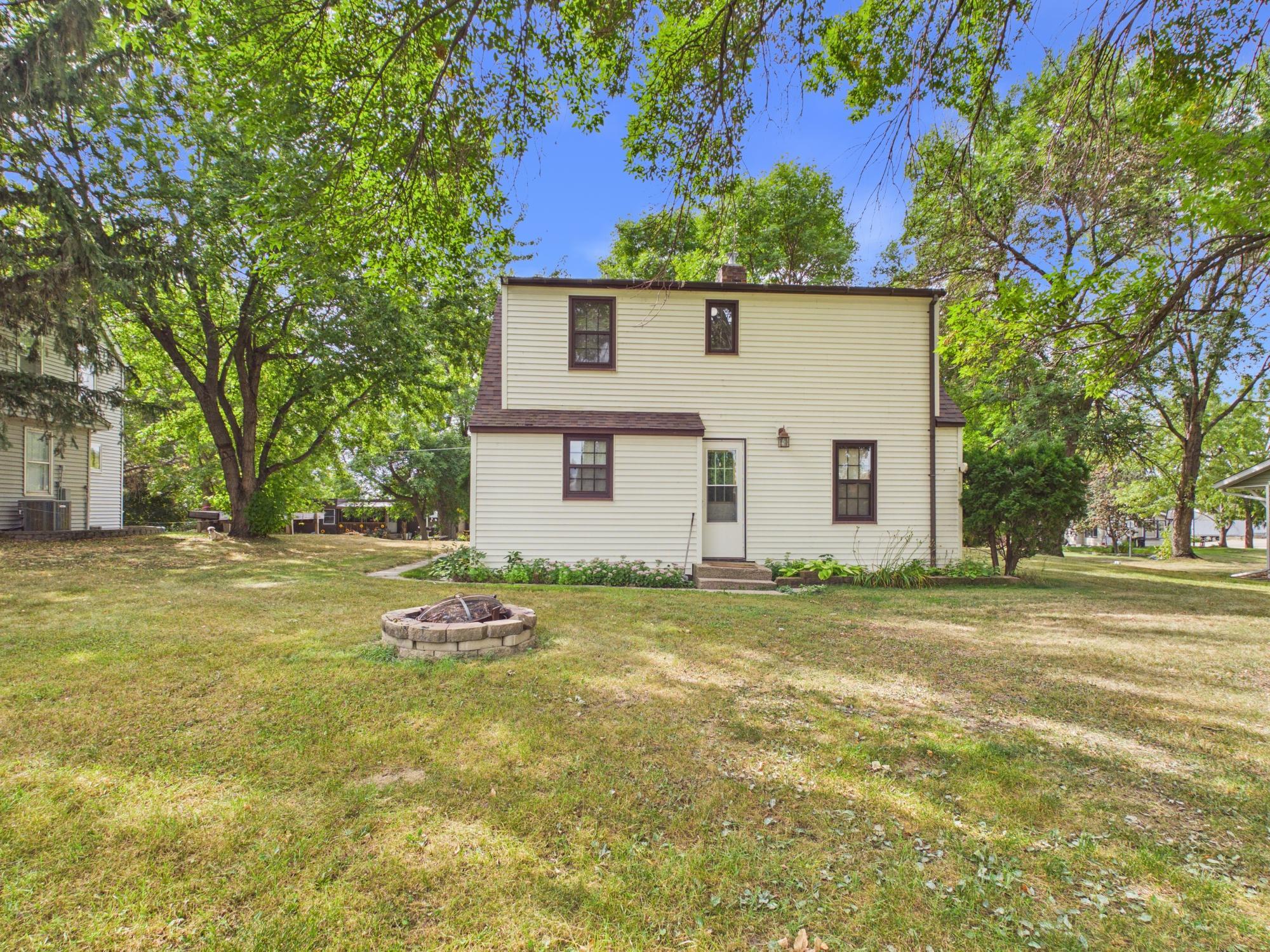 106 E 3rd Street Property Photo 33