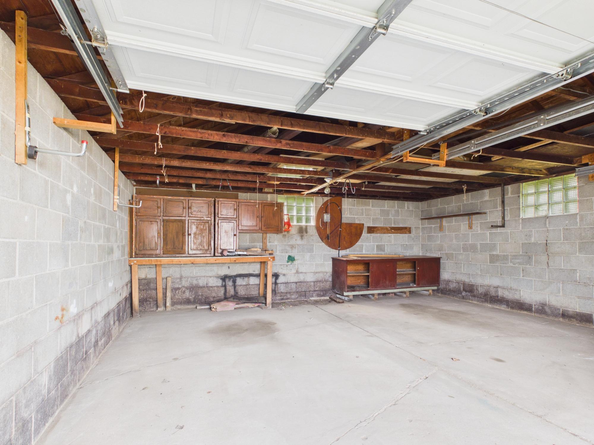 106 E 3rd Street Property Photo 35