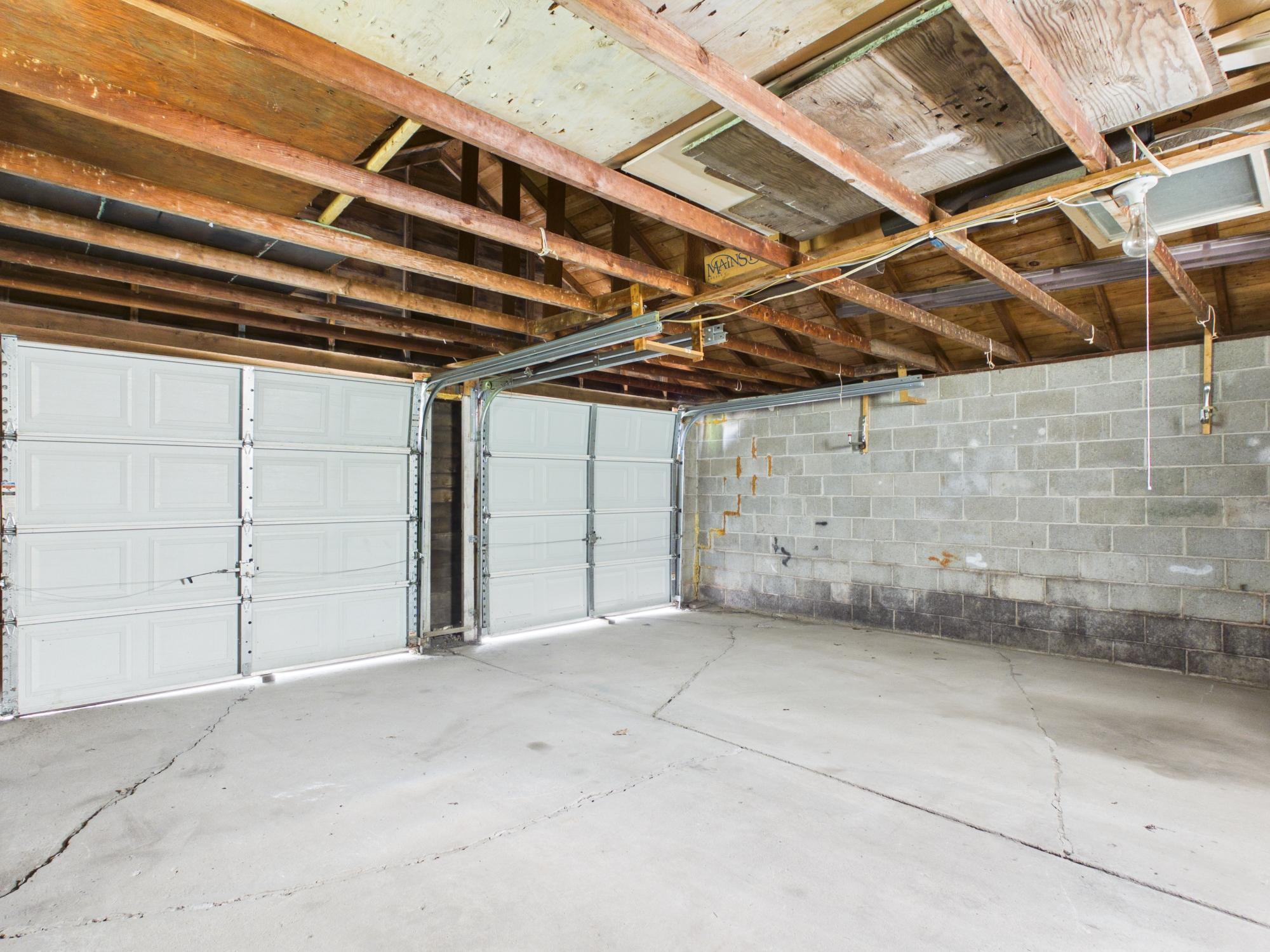 106 E 3rd Street Property Photo 37