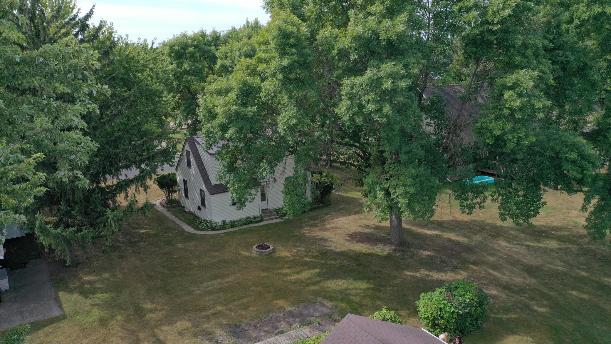 106 E 3rd Street Property Photo 41