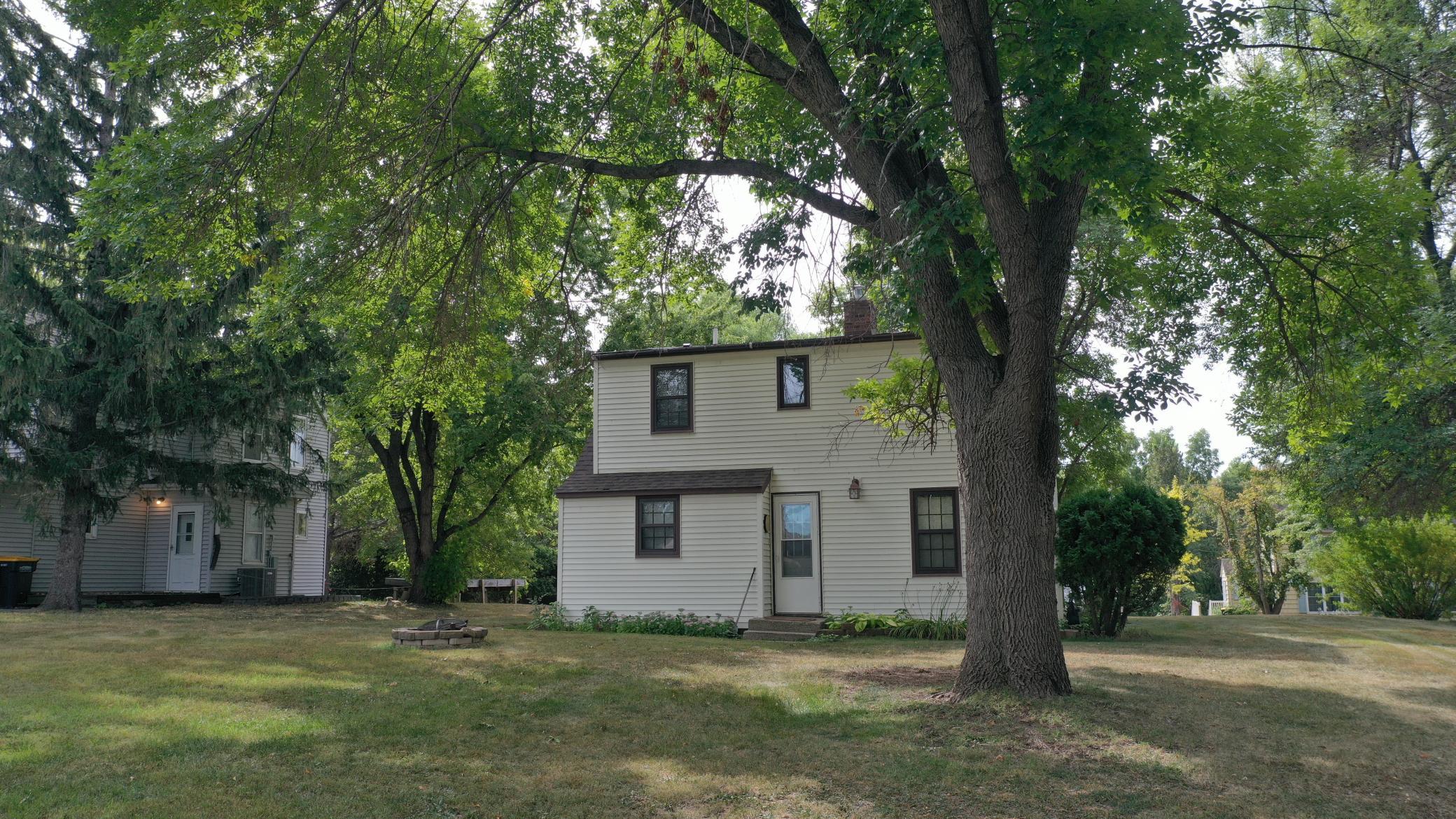 106 E 3rd Street Property Photo 42