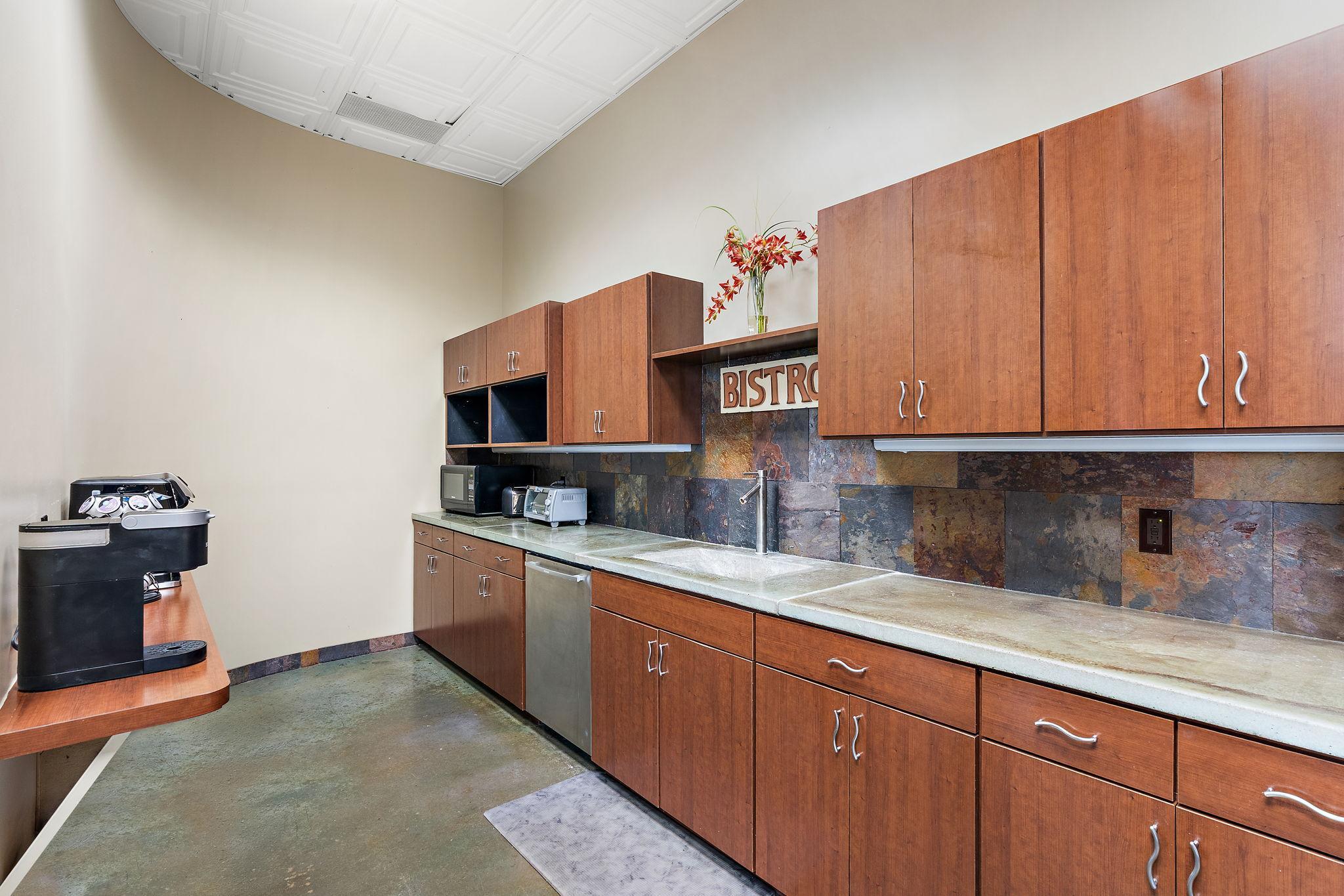 4100 Shoreline Drive Property Photo 16