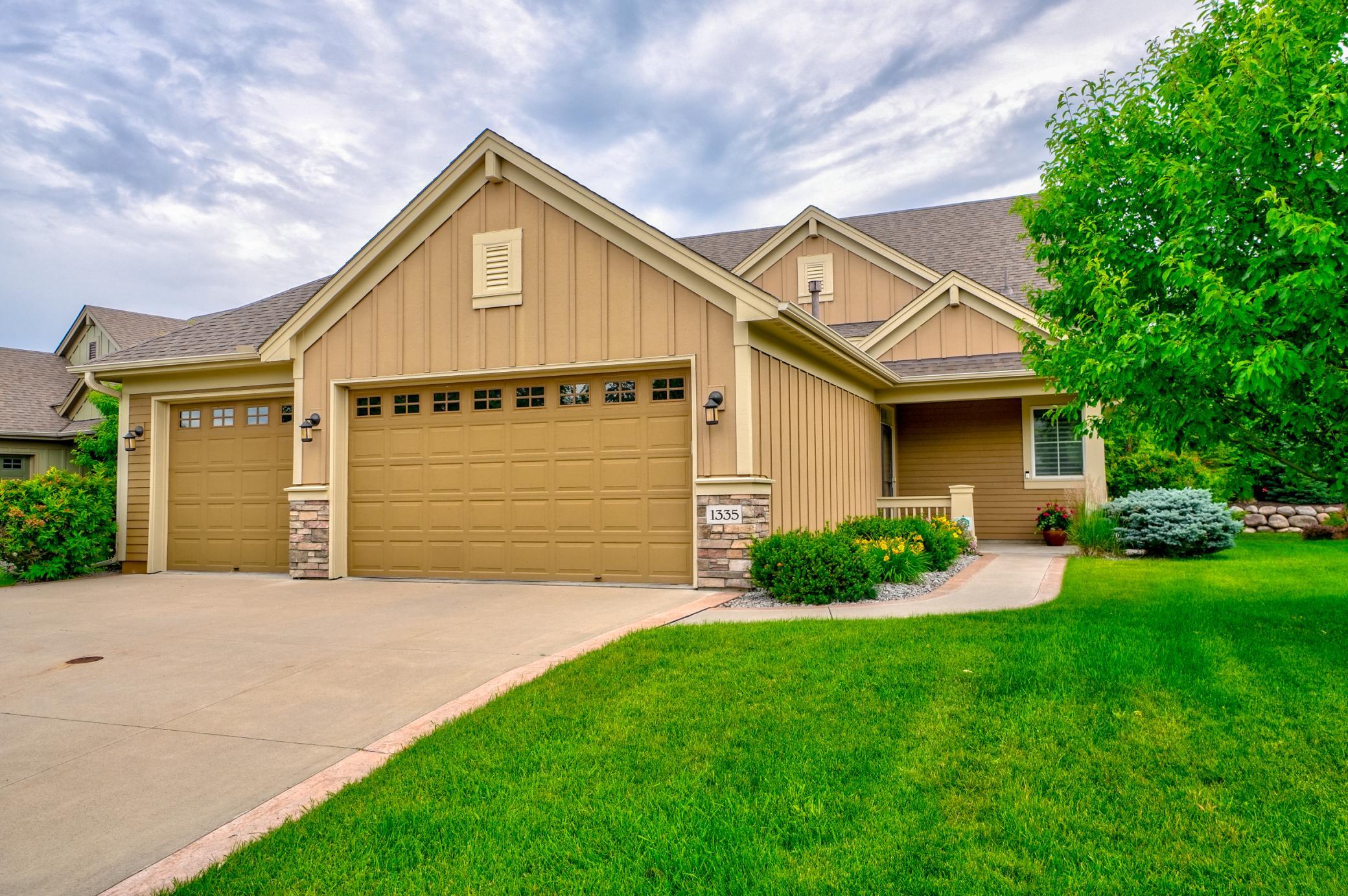 1335 Palisade Path Property Photo 1