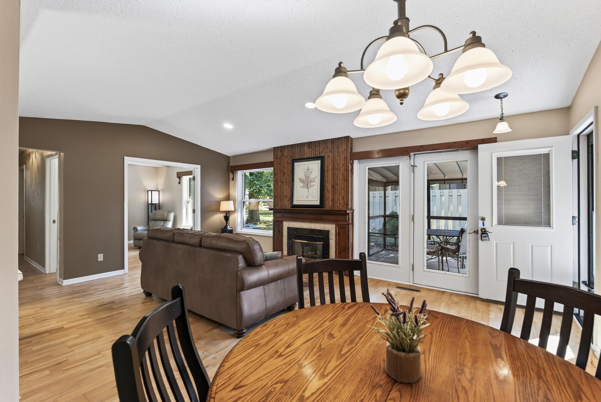 1190 Black Oaks Lane N Property Photo 1