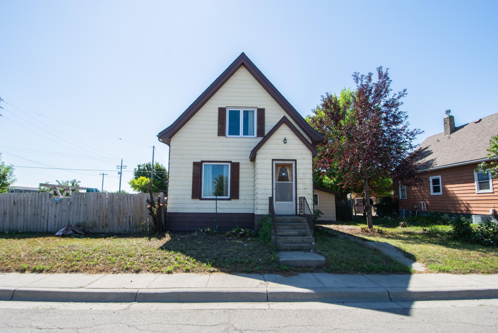 509 Center Avenue E Property Photo 1