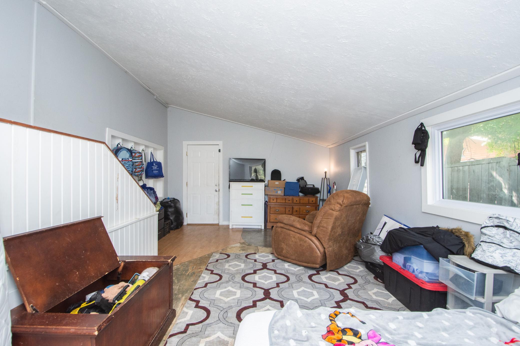 509 Center Avenue E Property Photo 3